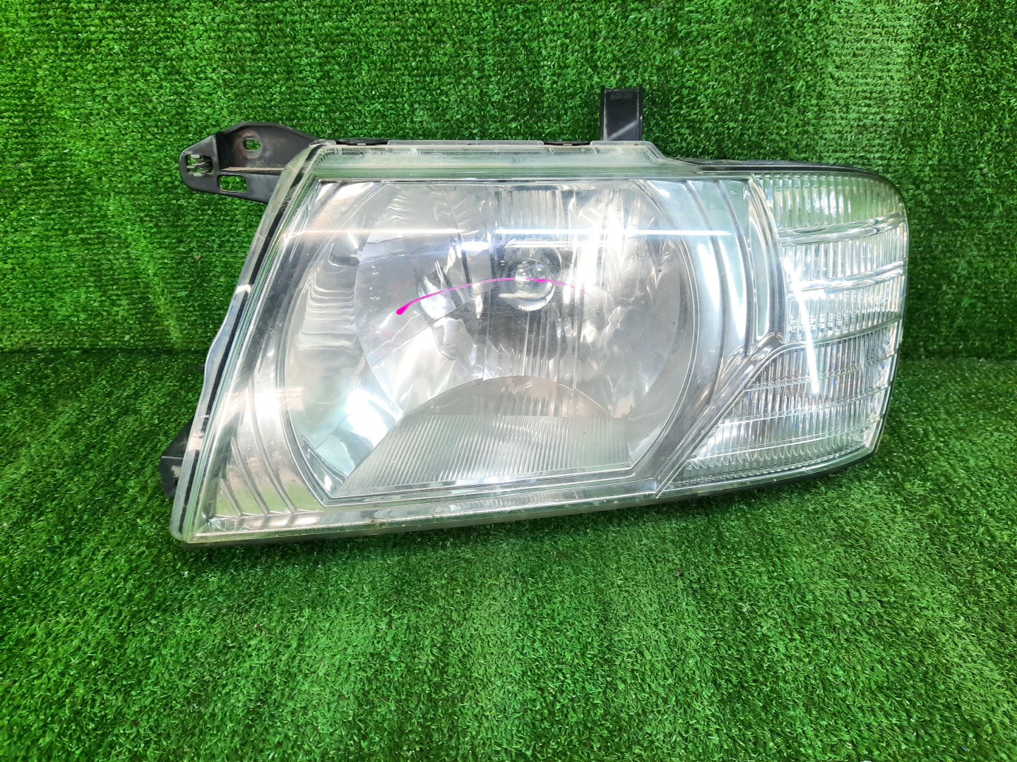 Фара левая передняя MITSUBISHI PAJERO V75W, V65W, V78W, V73W, V77W, V63W, V68W 1 ракурс