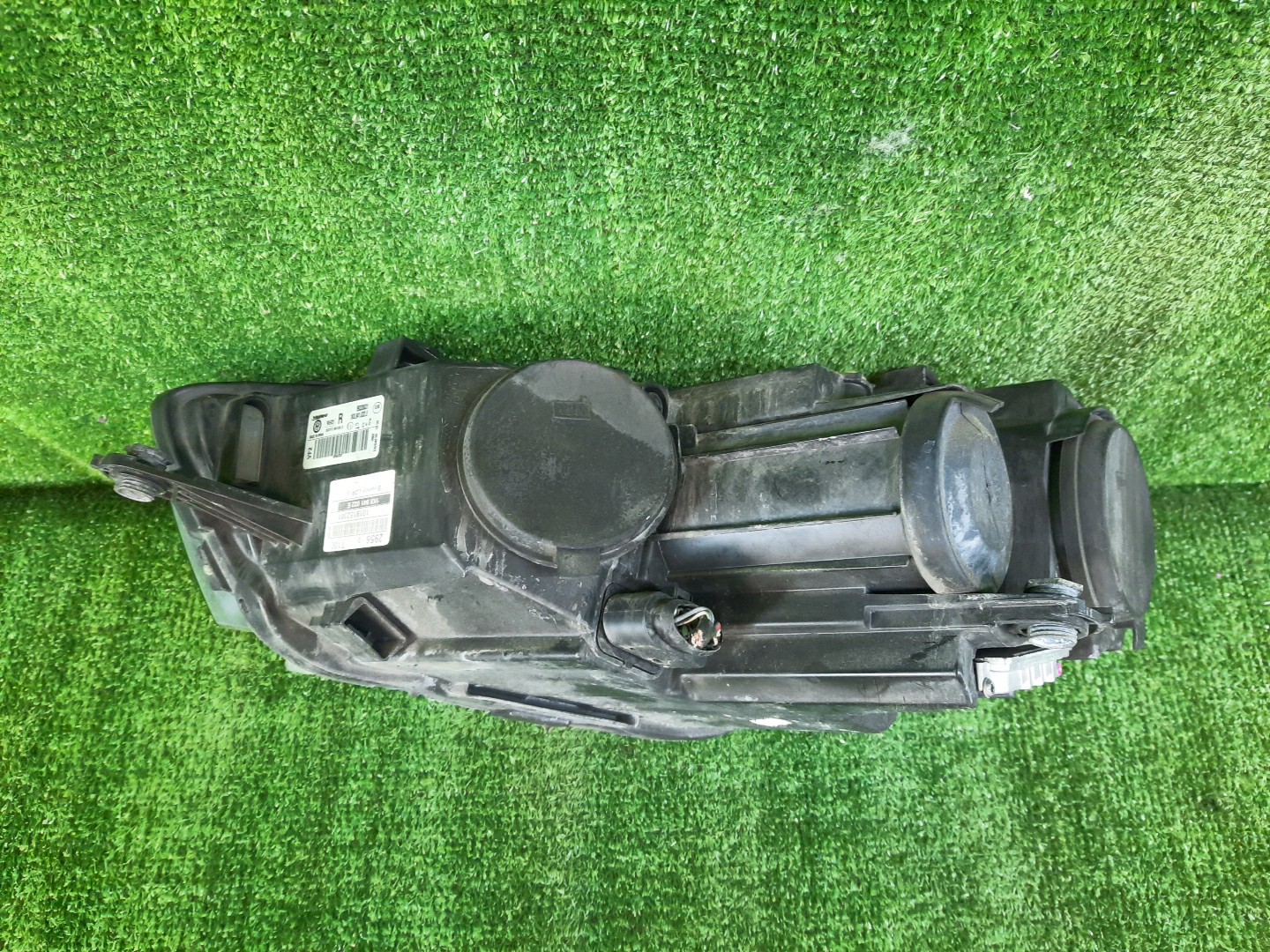 Фара правая передняя VOLKSWAGEN SCIROCCO 137 3 ракурс