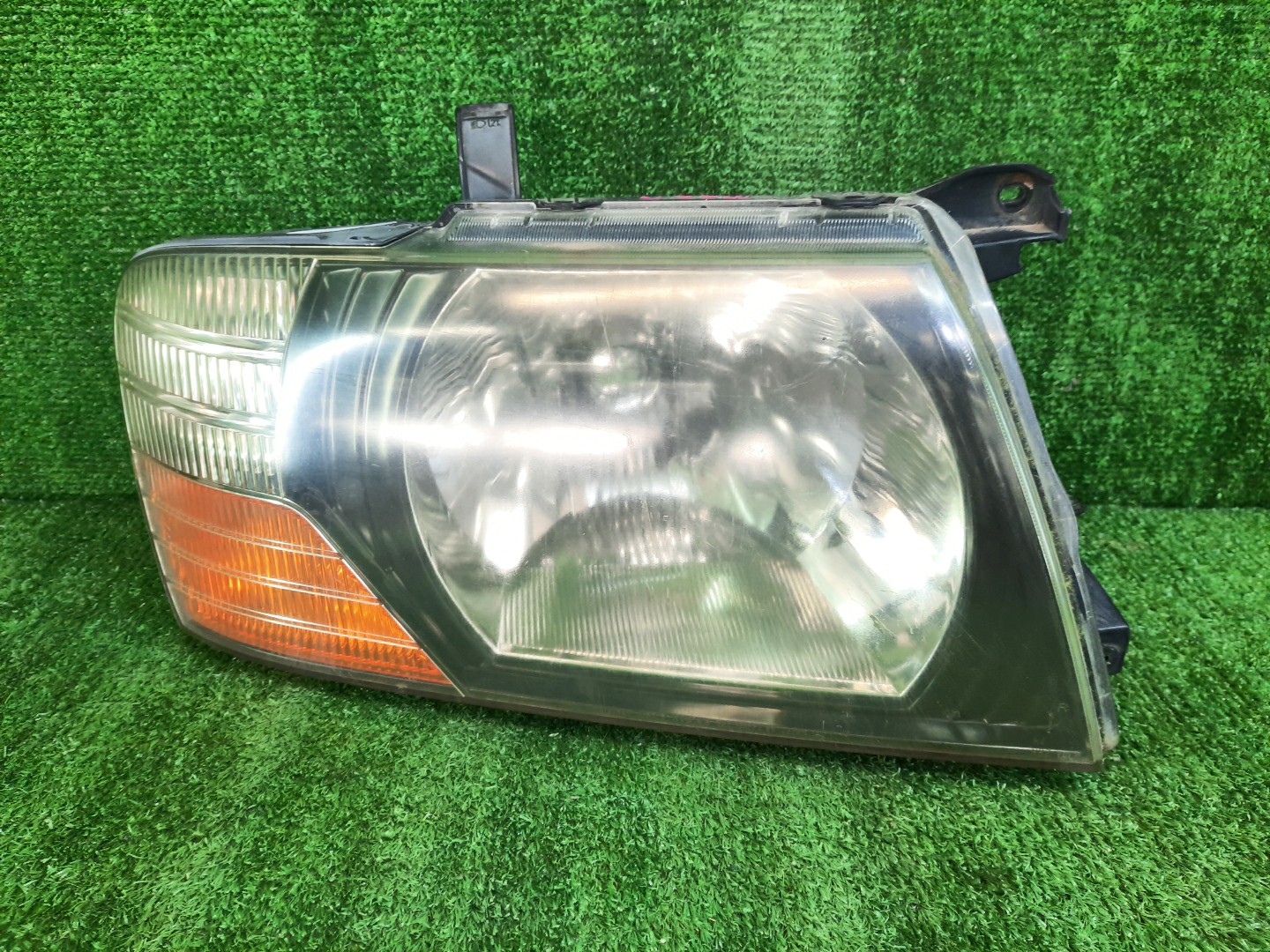 Фара правая передняя MITSUBISHI PAJERO V75W, V65W, V78W, V73W, V77W, V63W, V68W 1 ракурс