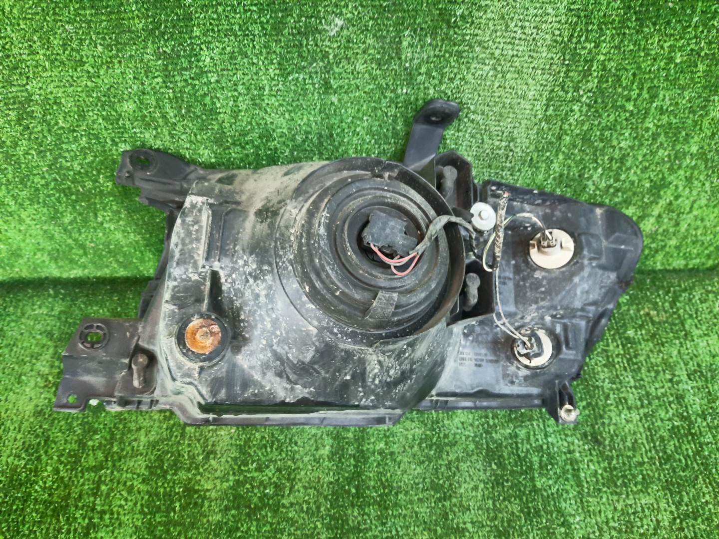 Фара правая передняя MITSUBISHI PAJERO V75W, V65W, V78W, V73W, V77W, V63W, V68W 2 ракурс
