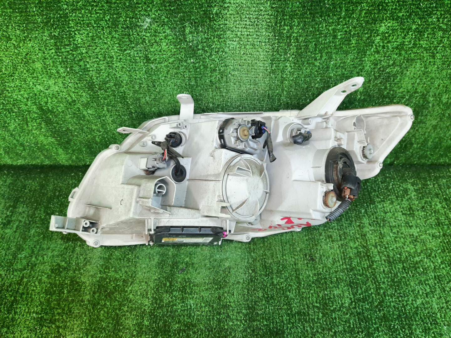 Фара правая передняя TOYOTA AXIO, COROLLA FIELDER, COROLLA  AXIO, FIELDER NZE141, NZE144, ZRE142, ZRE144, ZRE144G, ZRE142G, NZE144G, NZE141G 2 ракурс