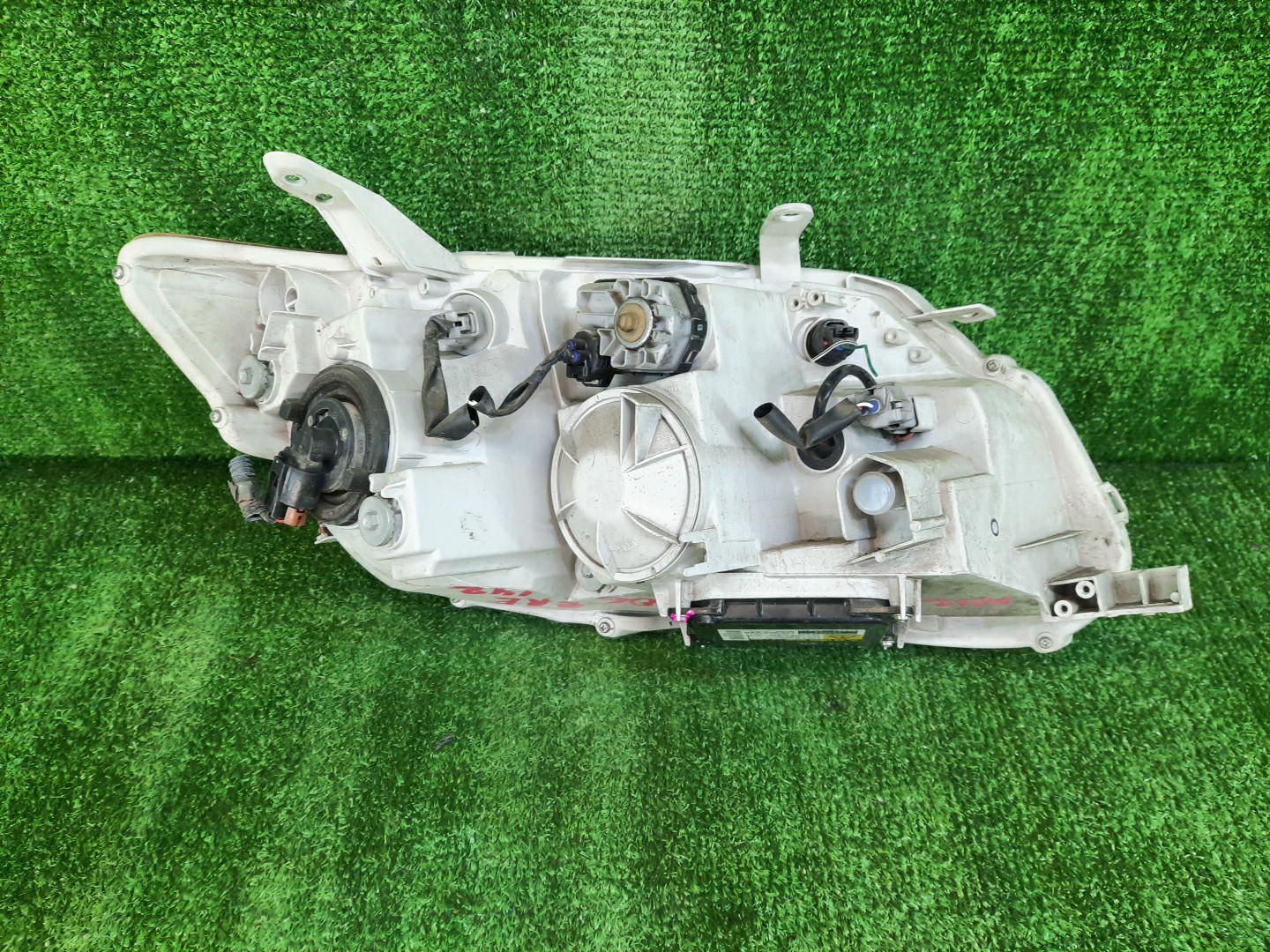 Фара левая передняя TOYOTA AXIO, COROLLA FIELDER, COROLLA  AXIO, FIELDER NZE141, NZE144, ZRE142, ZRE144, ZRE144G, ZRE142G, NZE144G, NZE141G 2 ракурс