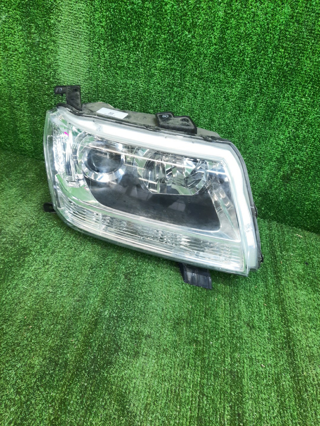 Фара правая передняя SUZUKI ESCUDO, GRAND VITARA TDB4W, TD94W, TD54W, TDA4W, TDB4, TE94, TD54, JT 1 ракурс
