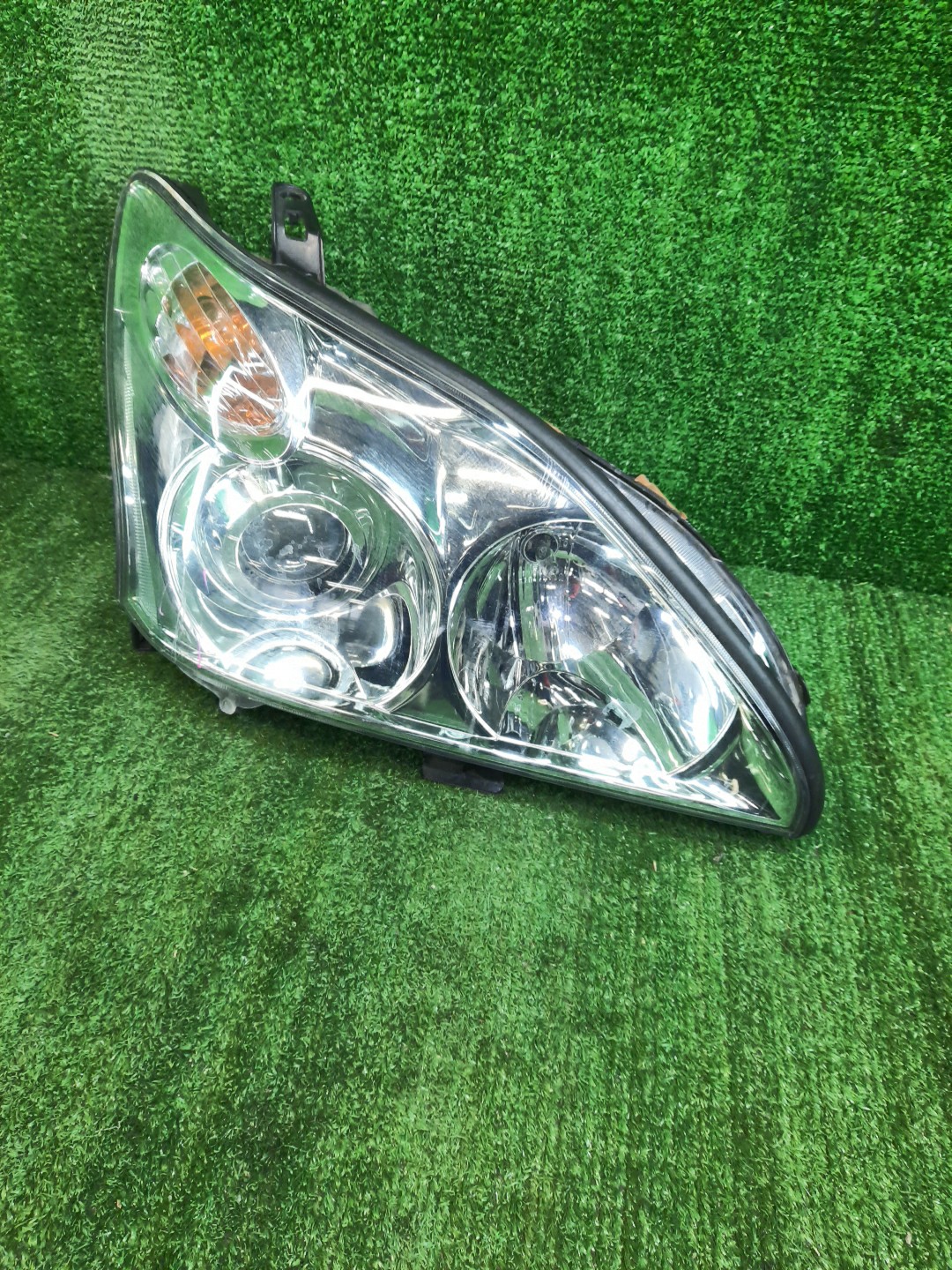 Фара правая передняя TOYOTA HARRIER GSU36W, MCU35W, ACU30W, MCU30W, MCU36W, GSU30W, MCU31W, GSU31W, GSU35W, ACU35W, MHU38W 1 ракурс