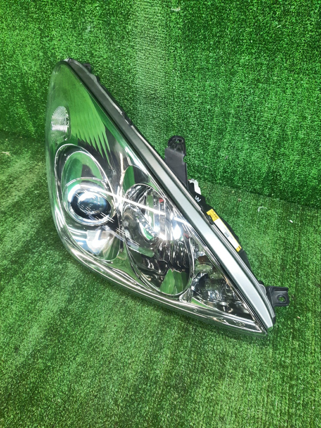 Фара правая передняя TOYOTA WINDOM MCV30 1 ракурс