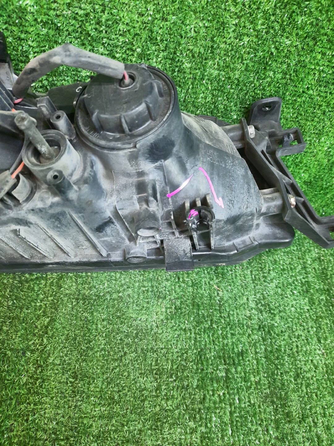 Фара левая передняя NISSAN AVENIR, EXPERT W11, PNW11, PW11, RW11, VW11, VNW11 3 ракурс
