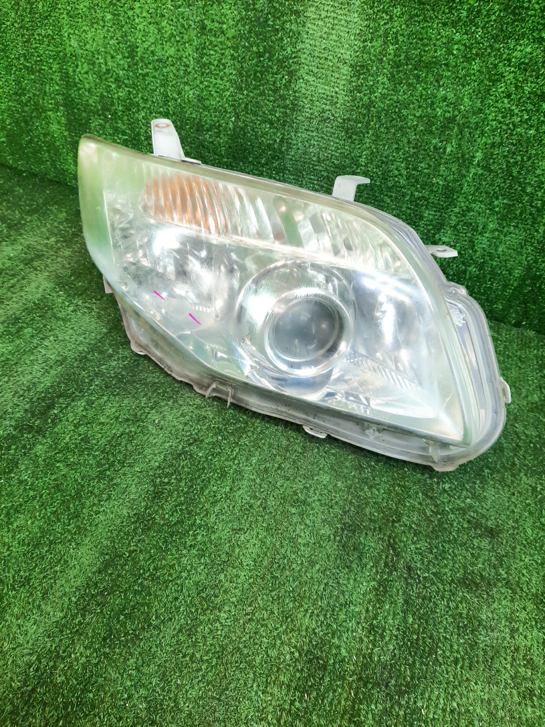 Фара правая передняя TOYOTA AXIO, COROLLA FIELDER, COROLLA  AXIO, FIELDER NZE141, NZE144, ZRE142, ZRE144, ZRE144G, ZRE142G, NZE144G, NZE141G 1 ракурс