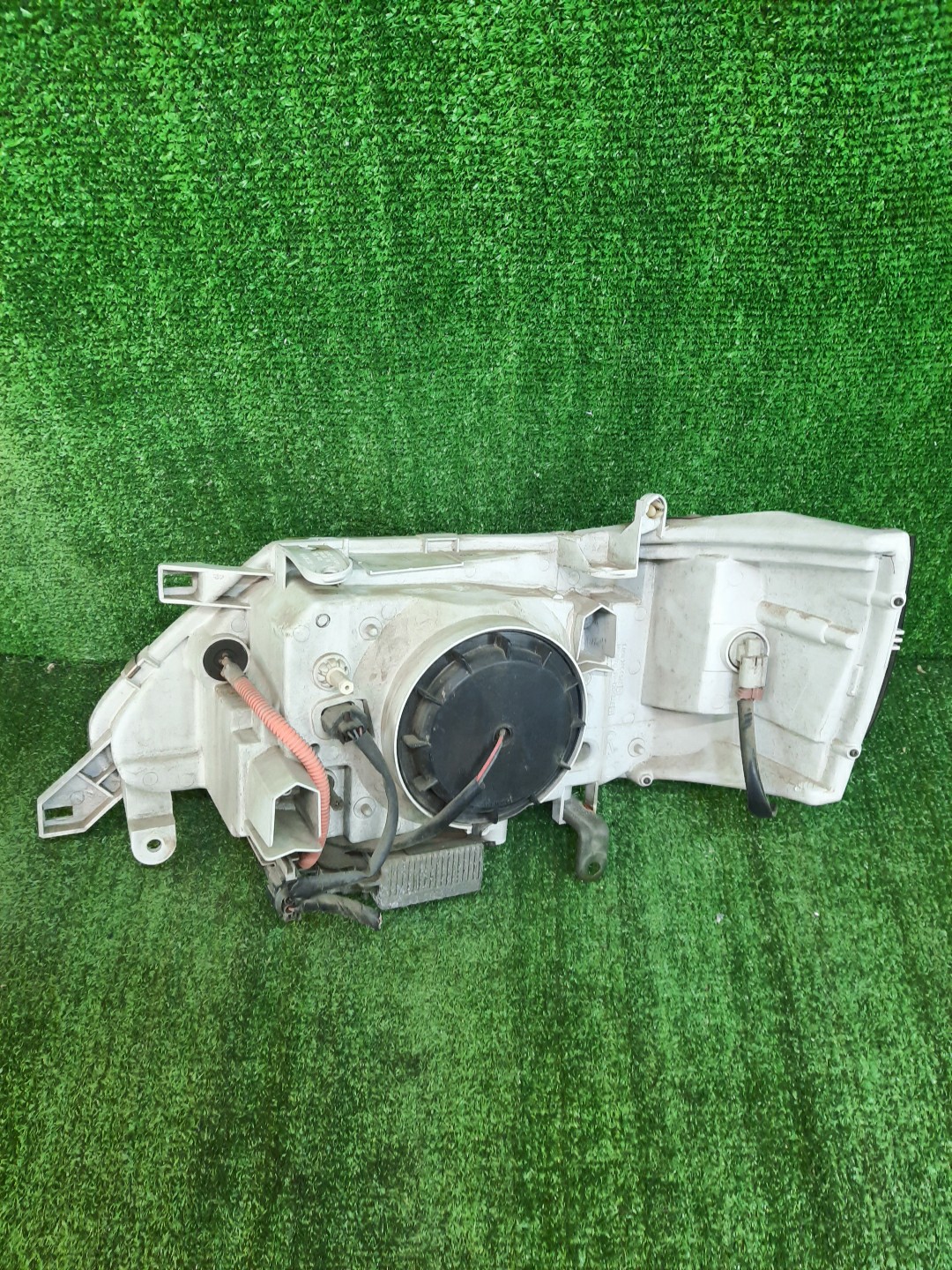 Фара правая передняя NISSAN SERENA TNC24, TC24, RC24, PC24, PNC24, VC24, VNC24 2 ракурс