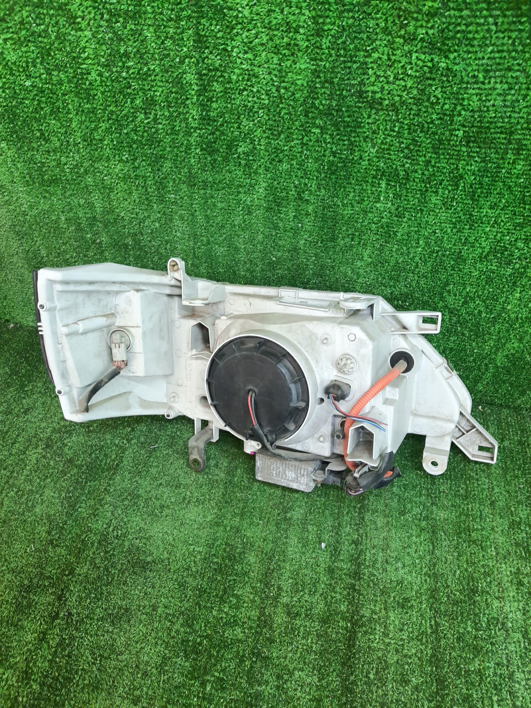 Фара левая передняя NISSAN SERENA TNC24, TC24, RC24, PC24, PNC24, VC24, VNC24 2 ракурс