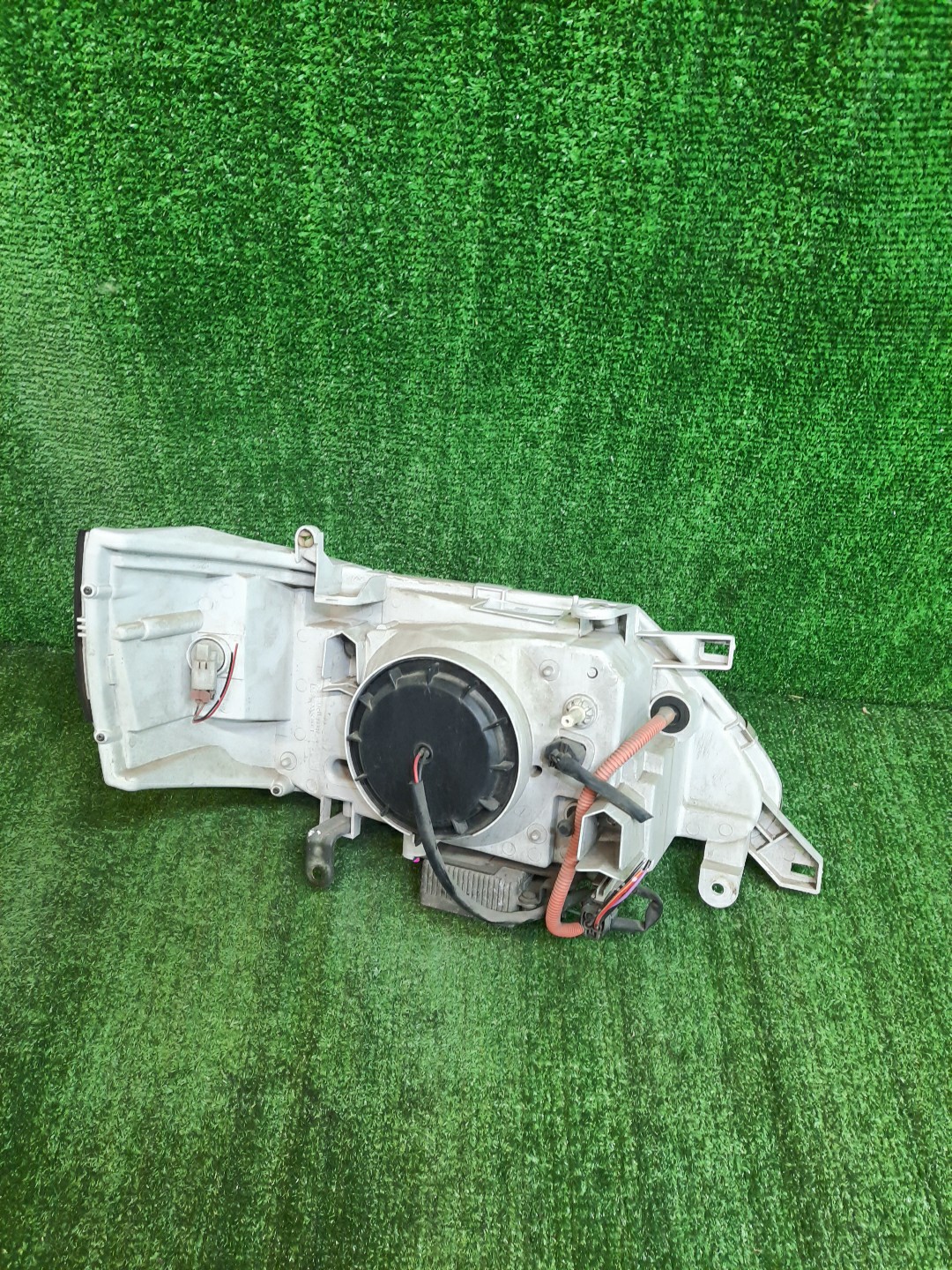 Фара левая передняя NISSAN SERENA TNC24, TC24, RC24, PC24, PNC24, VC24, VNC24 2 ракурс