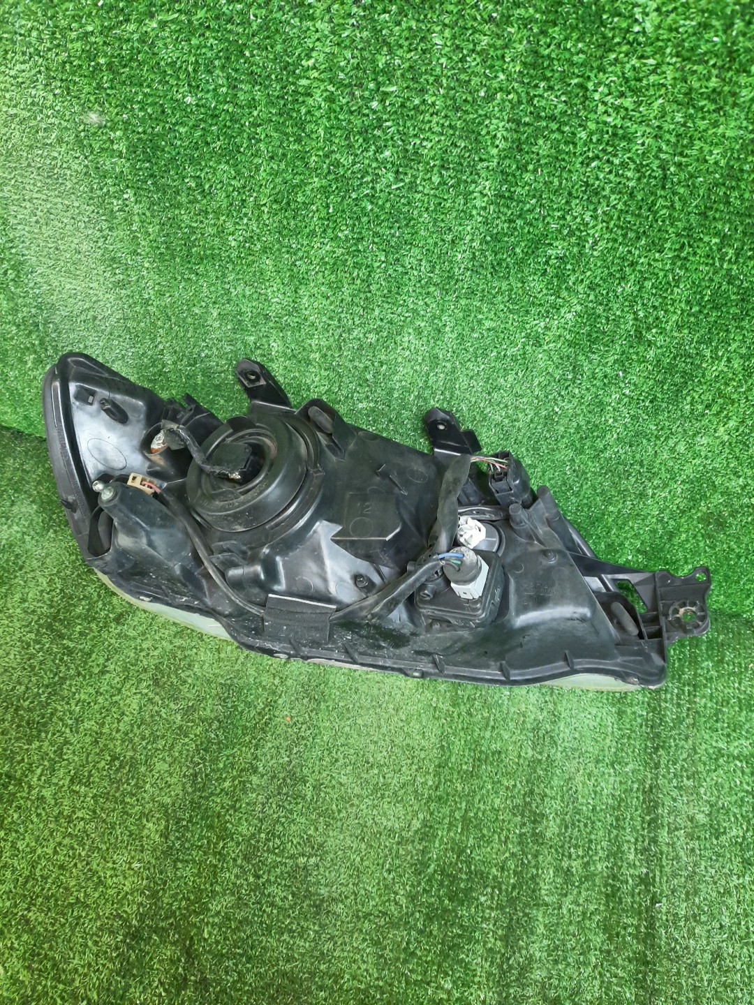 Фара левая передняя MITSUBISHI LANCER CEDIA, LANCER CS3W, CS9W, CS9A, CS1A, CS2A, CS2W, CS5W, CS5A, CS3A, CS6A, CS2V 3 ракурс