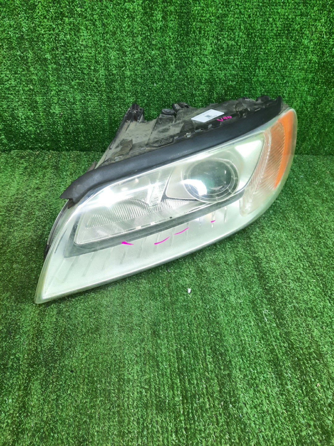 Фара левая передняя  VOLVO XC70, V70, S80 BZ52, BZ88, BZ80, BZ69, BZ87, BZ70, BZ82, BZ83, BZ90, BZ95, BZ, BZ81, BZ73, BW60, BW47, BW40, BW90, BW69, BW71, BW98, BW56, BW48, AS60, AS98, AS90, AS95, AS40, AS70, AS 1 ракурс