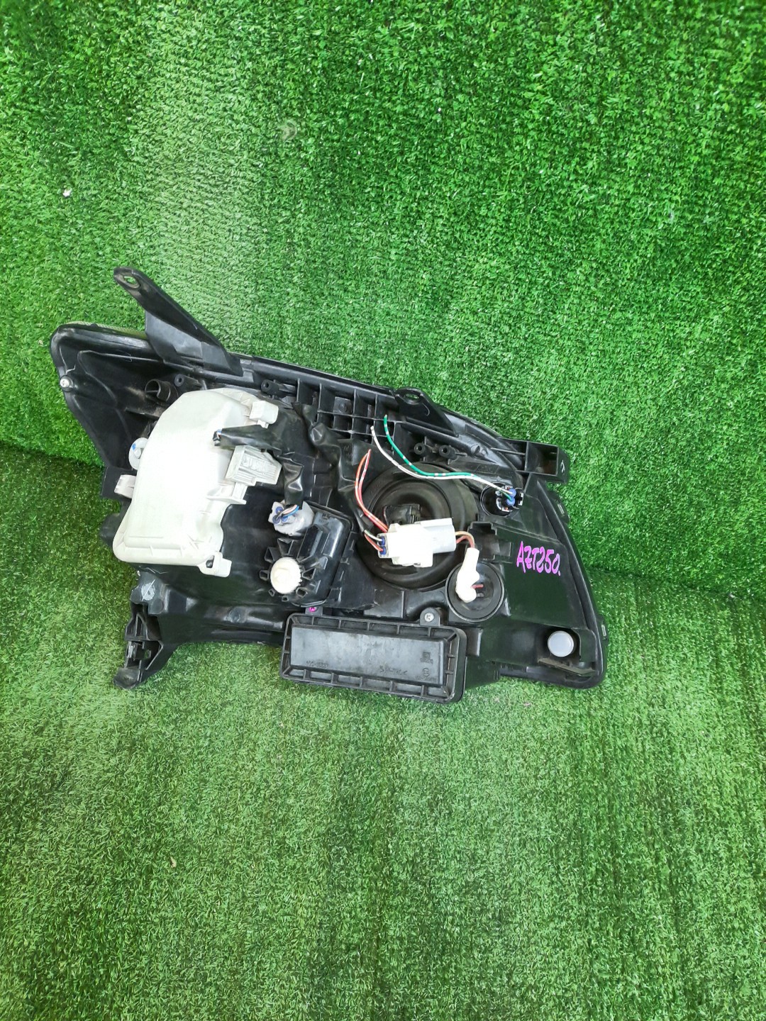 Фара левая передняя TOYOTA AVENSIS ZZT251, AZT250, AZT255, AZT251 2 ракурс