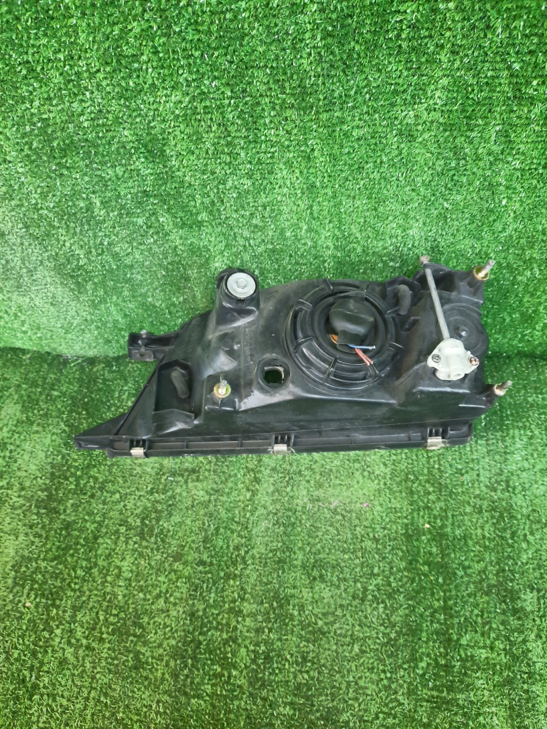 Фара правая передняя SUZUKI CULTUS GC21S, GC21W, GC41W, GD31W, GD21S, GD31S, GA11S 2 ракурс