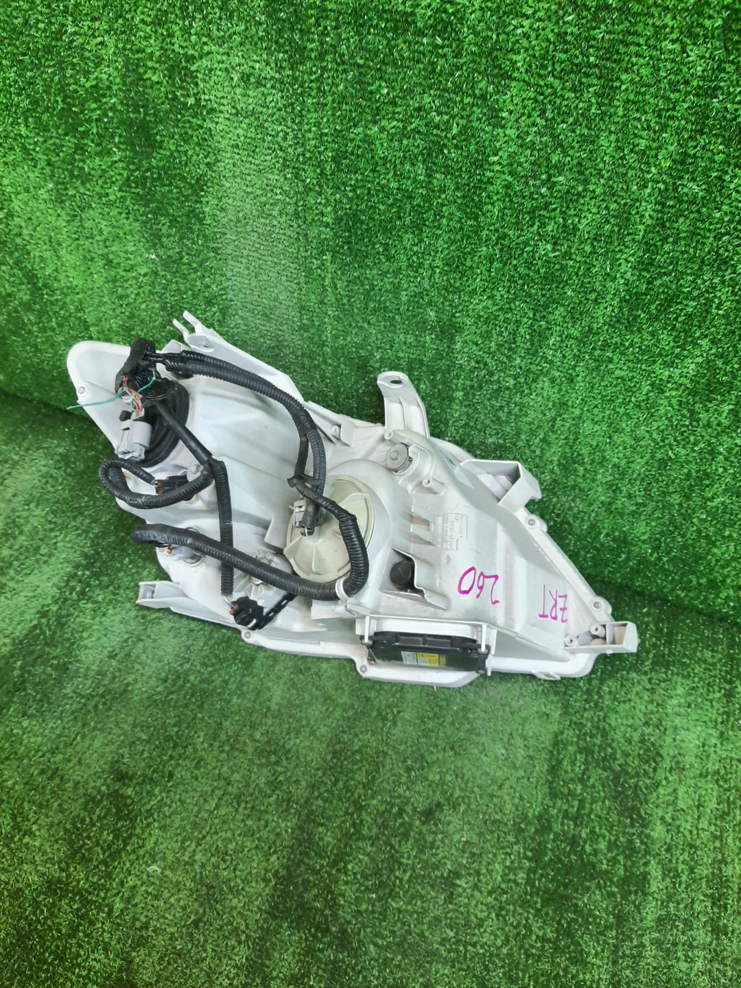 Фара левая передняя TOYOTA PREMIO ZRT265, ZRT260, NZT260, ZRT261 3 ракурс