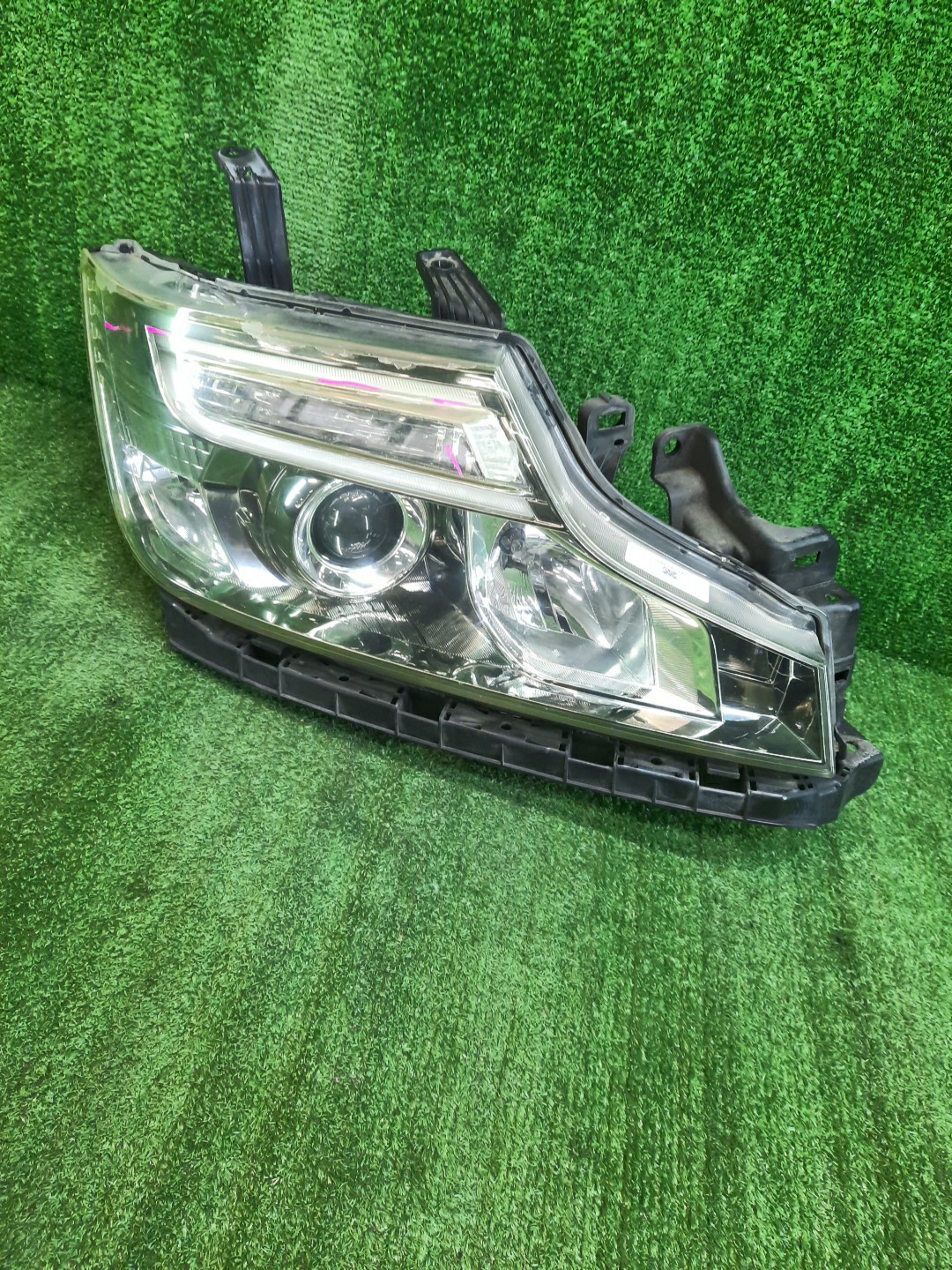 Фара правая передняя HONDA STEPWGN RK5 1 ракурс