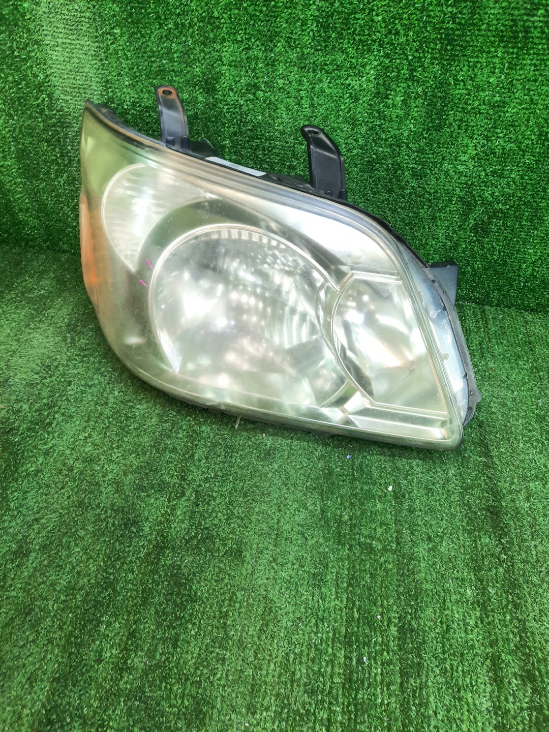 Фара правая передняя TOYOTA NOAH AZR60G, AZR65G 1 ракурс