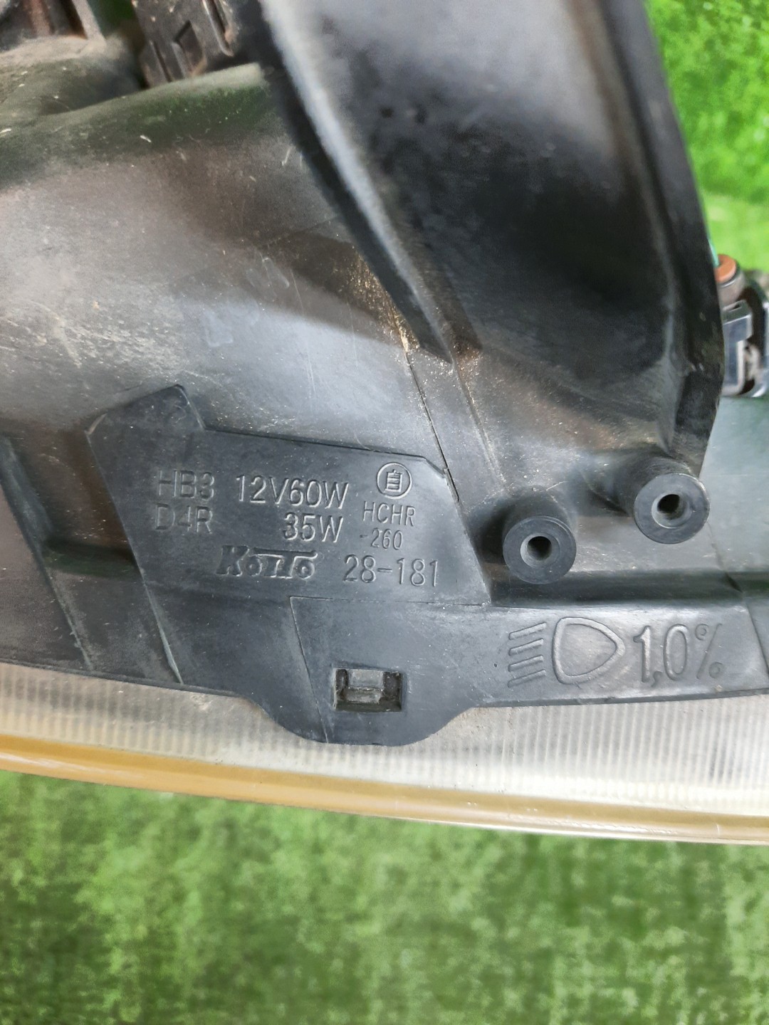 Фара правая передняя TOYOTA NOAH AZR60G, AZR65G 3 ракурс