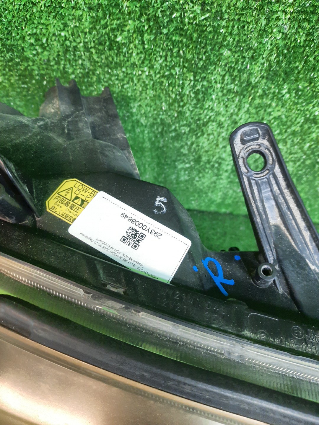 Фара правая передняя TOYOTA VELLFIRE ANH25W, GGH25W, GGH20W, ANH20W 3 ракурс Фара правая передняя TOYOTA VELLFIRE ANH25W, GGH25W, GGH20W, ANH20W 3 ракурс