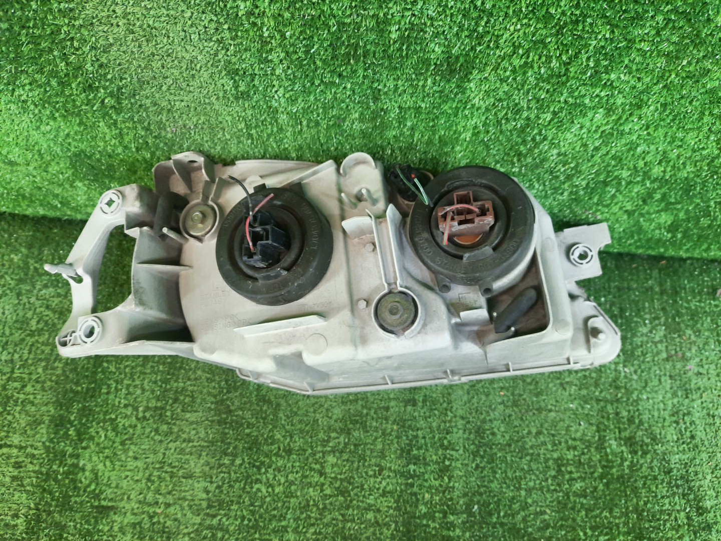Фара левая передняя MAZDA FAMILIA, 323 BJ5W, BJ5P, BJEP, BJFW, BJ8W, BJ3P, BJFP, BJ 3 ракурс