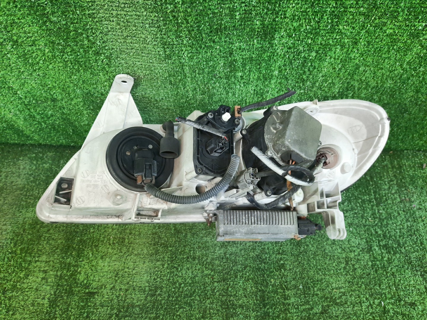 Фара правая передняя NISSAN CEFIRO A33 2 ракурс Фара правая передняя NISSAN CEFIRO A33 2 ракурс