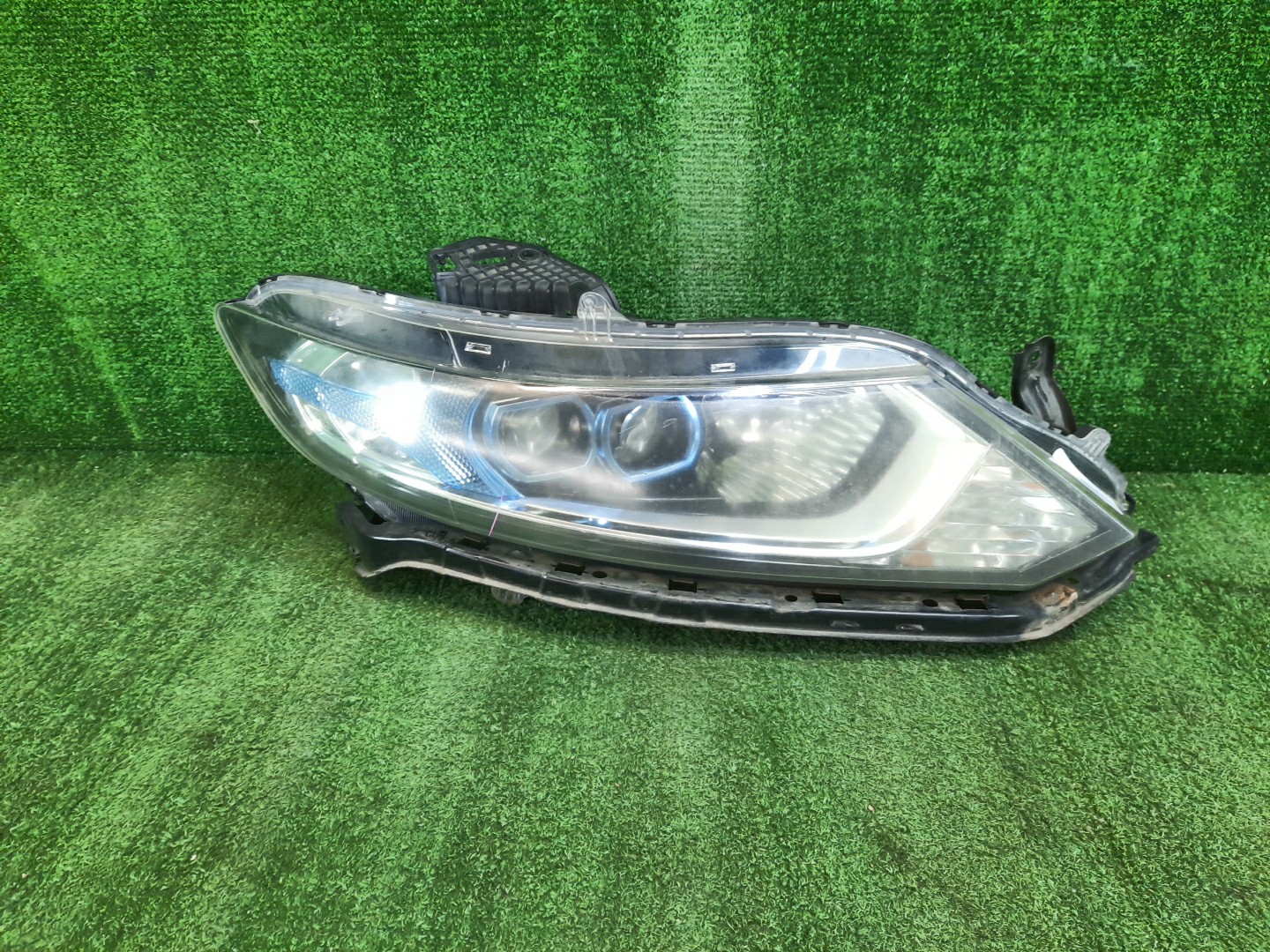 Фара правая передняя HONDA JADE FR4 1 ракурс
