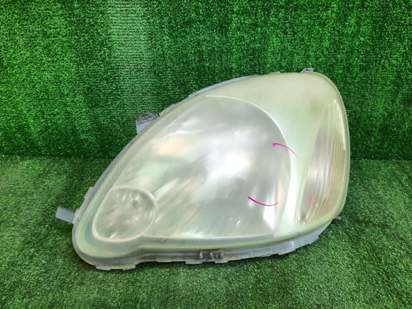 Фара левая передняя TOYOTA VITZ, YARIS SCP10, NCP10, SCP13, NCP15, NCP11, NCP13 1 ракурс