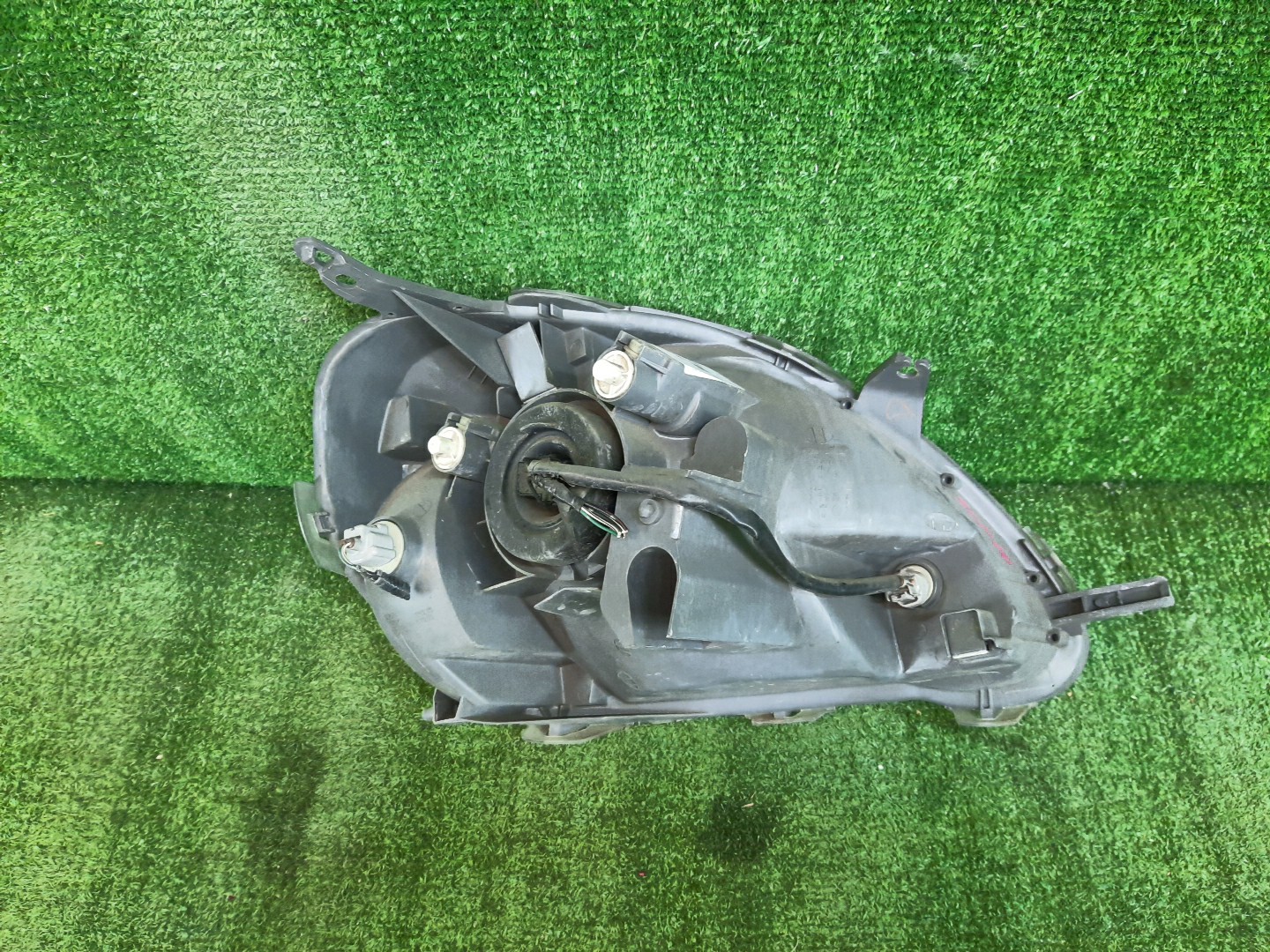 Фара левая передняя TOYOTA VITZ, YARIS SCP10, NCP10, SCP13, NCP15, NCP11, NCP13 3 ракурс
