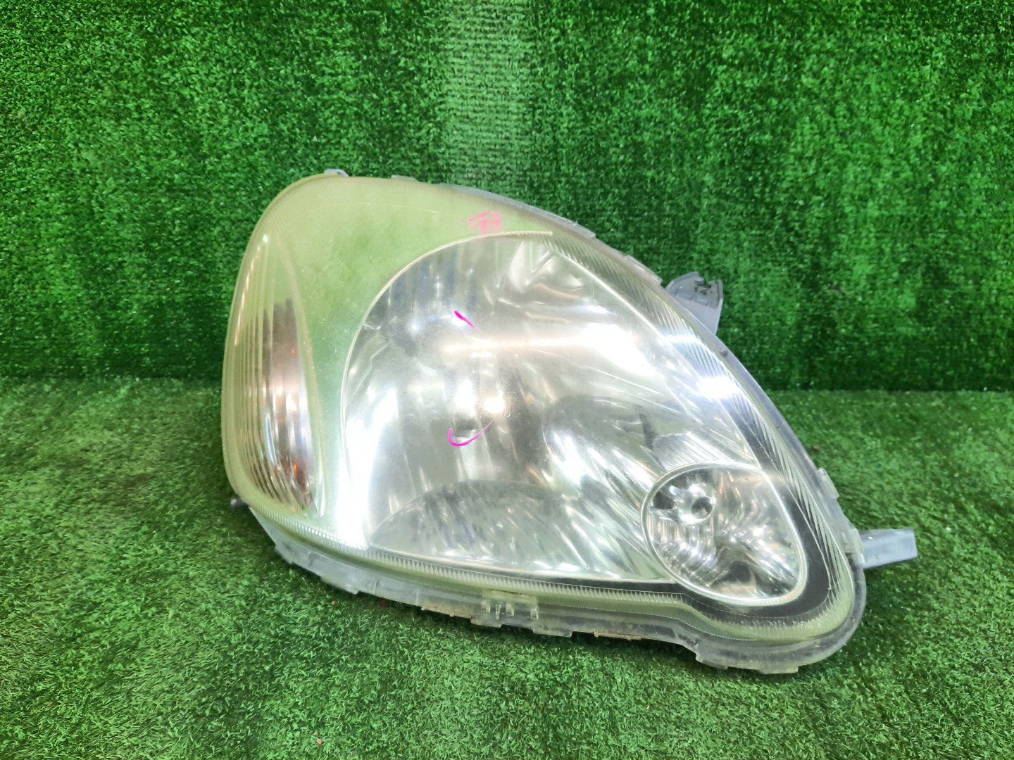 Фара правая передняя TOYOTA VITZ, YARIS SCP10, NCP10, SCP13, NCP15, NCP11, NCP13 1 ракурс