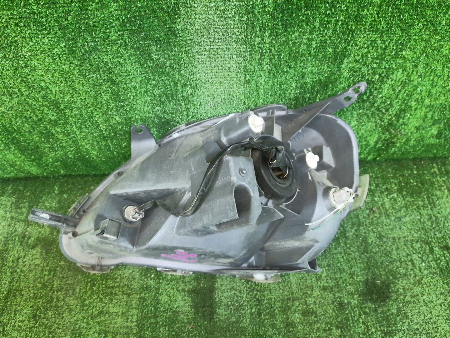 Фара правая передняя TOYOTA VITZ, YARIS SCP10, NCP10, SCP13, NCP15, NCP11, NCP13 3 ракурс