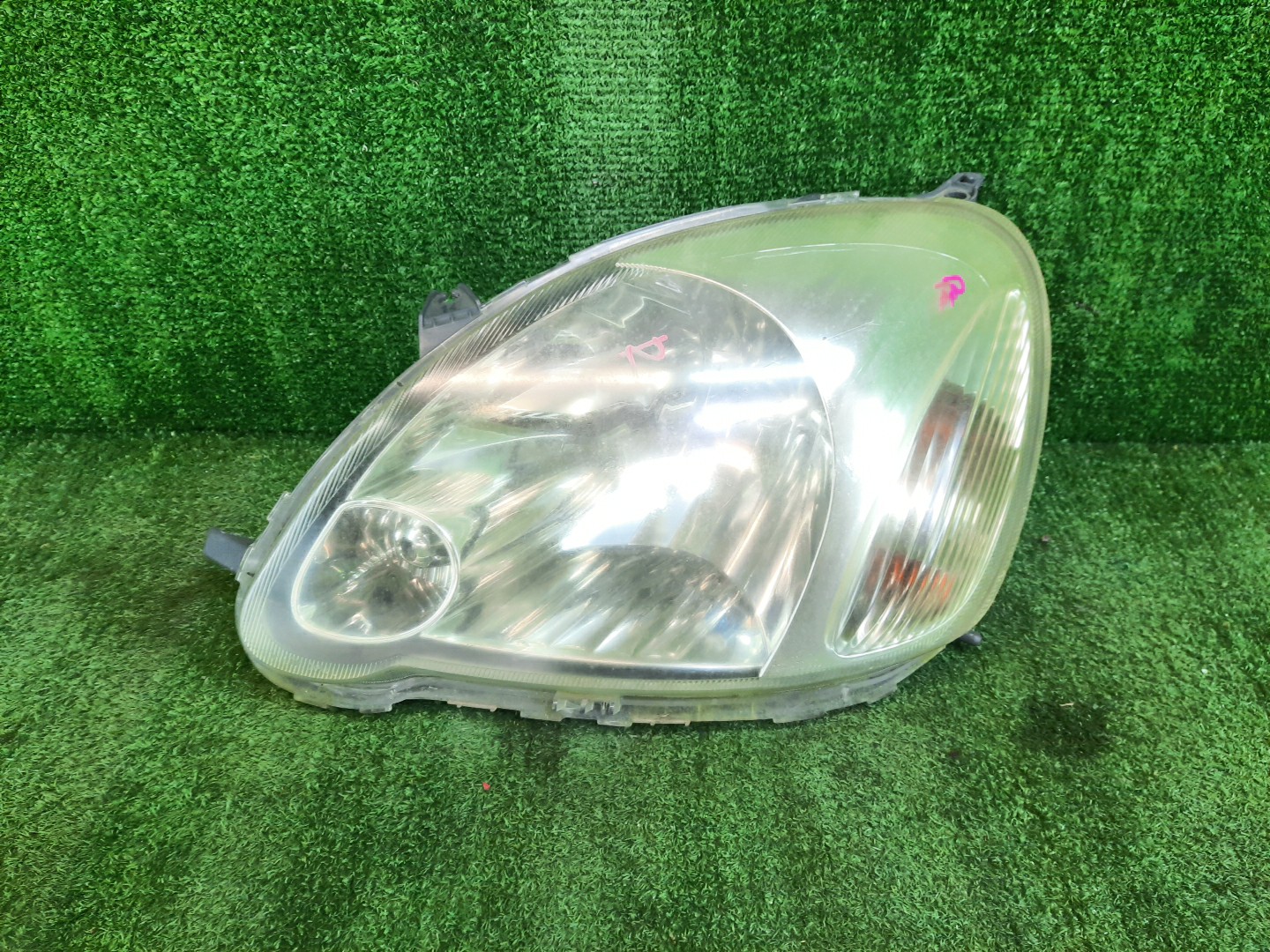 Фара левая передняя TOYOTA VITZ, YARIS SCP10, NCP10, SCP13, NCP15, NCP11, NCP13 1 ракурс