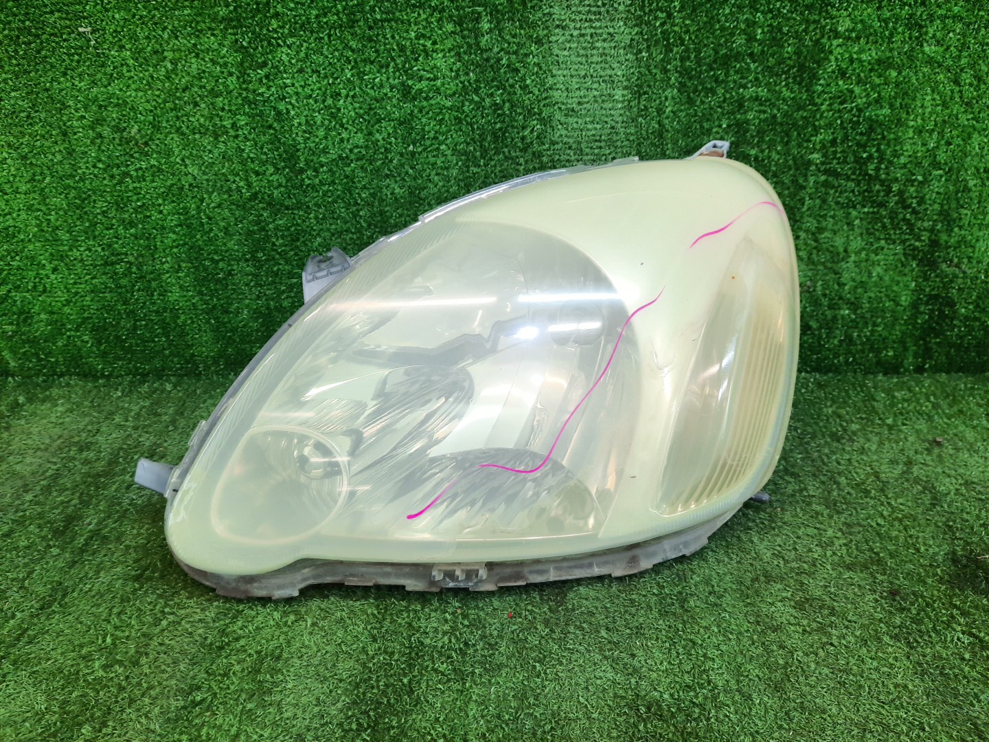 Фара левая передняя TOYOTA VITZ, YARIS SCP10, NCP10, SCP13, NCP15, NCP11, NCP13 1 ракурс