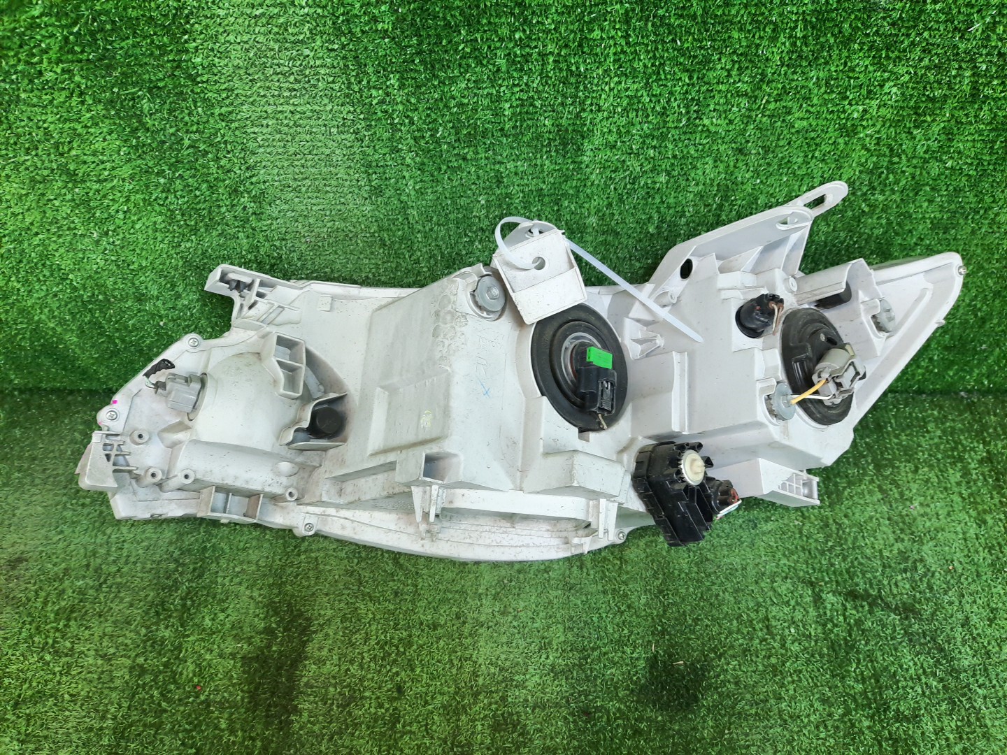 Фара правая передняя TOYOTA ALLION ZRT265, ZRT260, NZT260, ZRT261 4 ракурс
