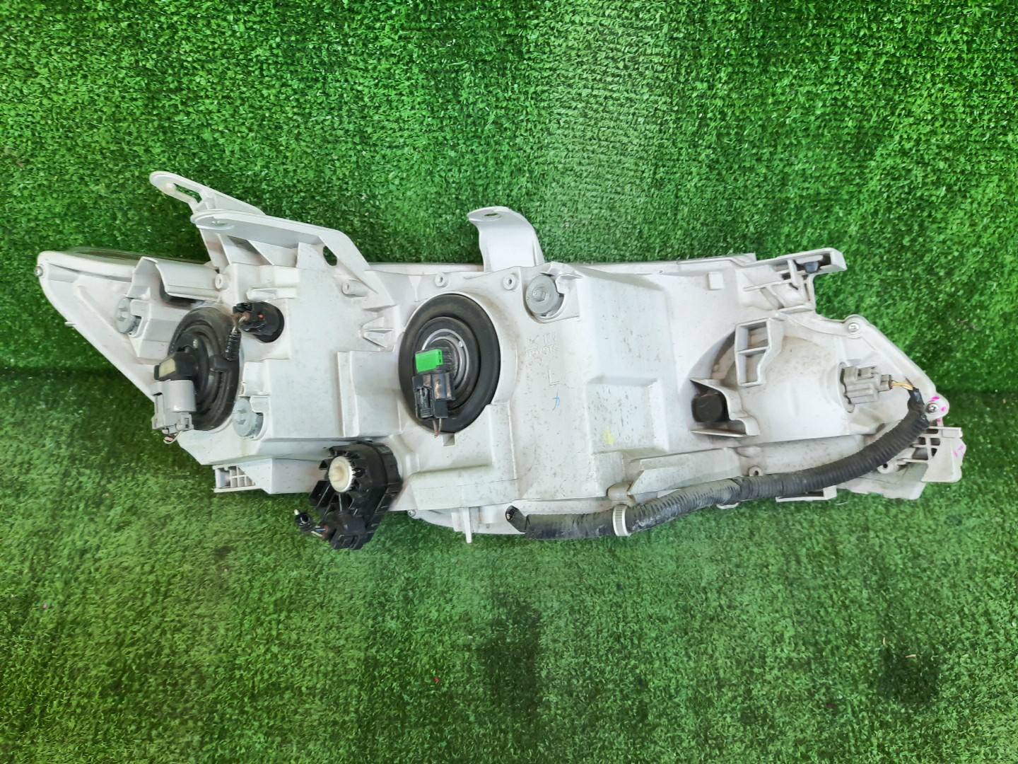 Фара левая передняя TOYOTA ALLION ZRT265, ZRT260, NZT260, ZRT261 4 ракурс