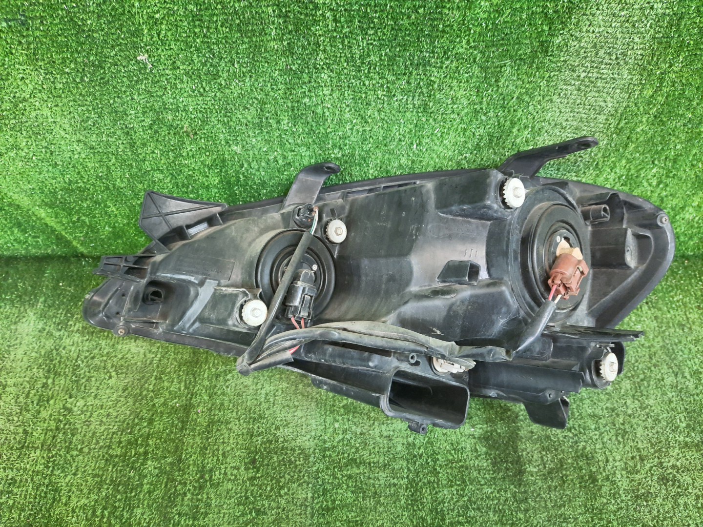 Фара правая передняя TOYOTA IPSUM ACM21W, ACM26W 3 ракурс Фара правая передняя TOYOTA IPSUM ACM21W, ACM26W 3 ракурс
