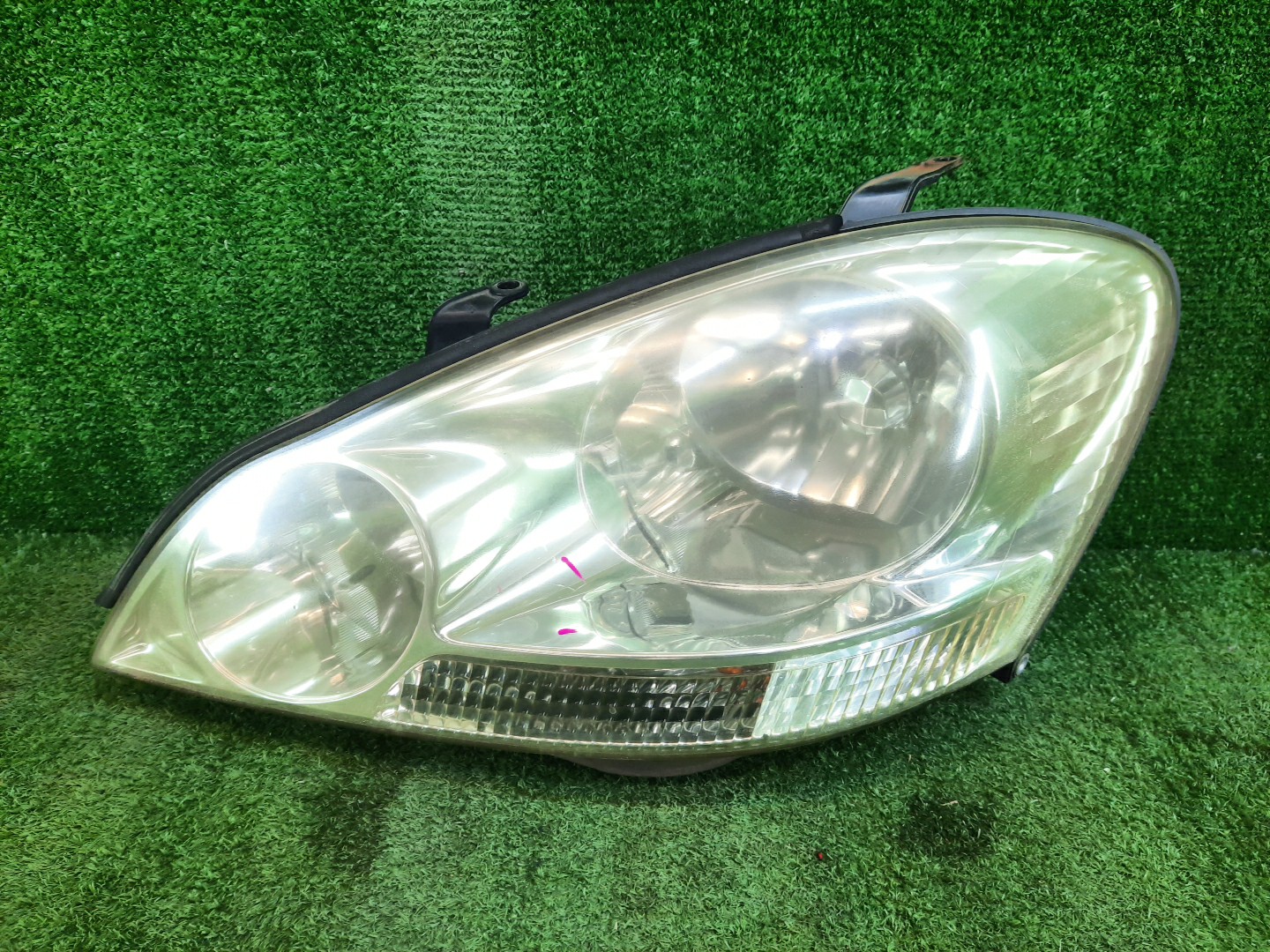 Фара левая передняя TOYOTA IPSUM ACM21W, ACM26W 1 ракурс Фара левая передняя TOYOTA IPSUM ACM21W, ACM26W 1 ракурс