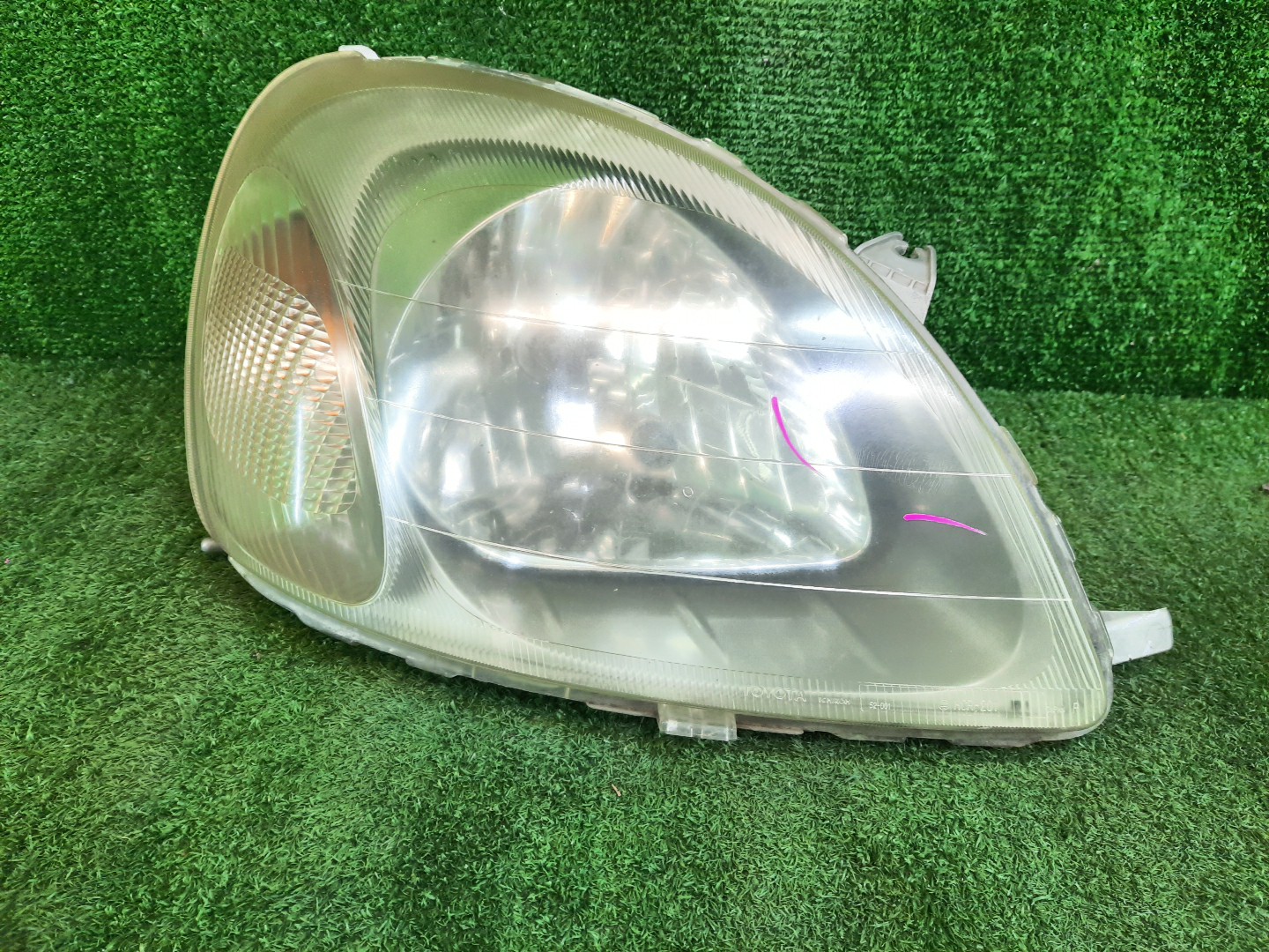 Фара правая передняя TOYOTA VITZ, YARIS SCP10, NCP10, SCP13, NCP15, NCP11, NCP13 1 ракурс
