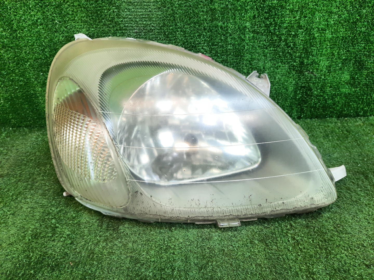 Фара правая передняя TOYOTA VITZ, YARIS SCP10, NCP10, SCP13, NCP15, NCP11, NCP13 1 ракурс