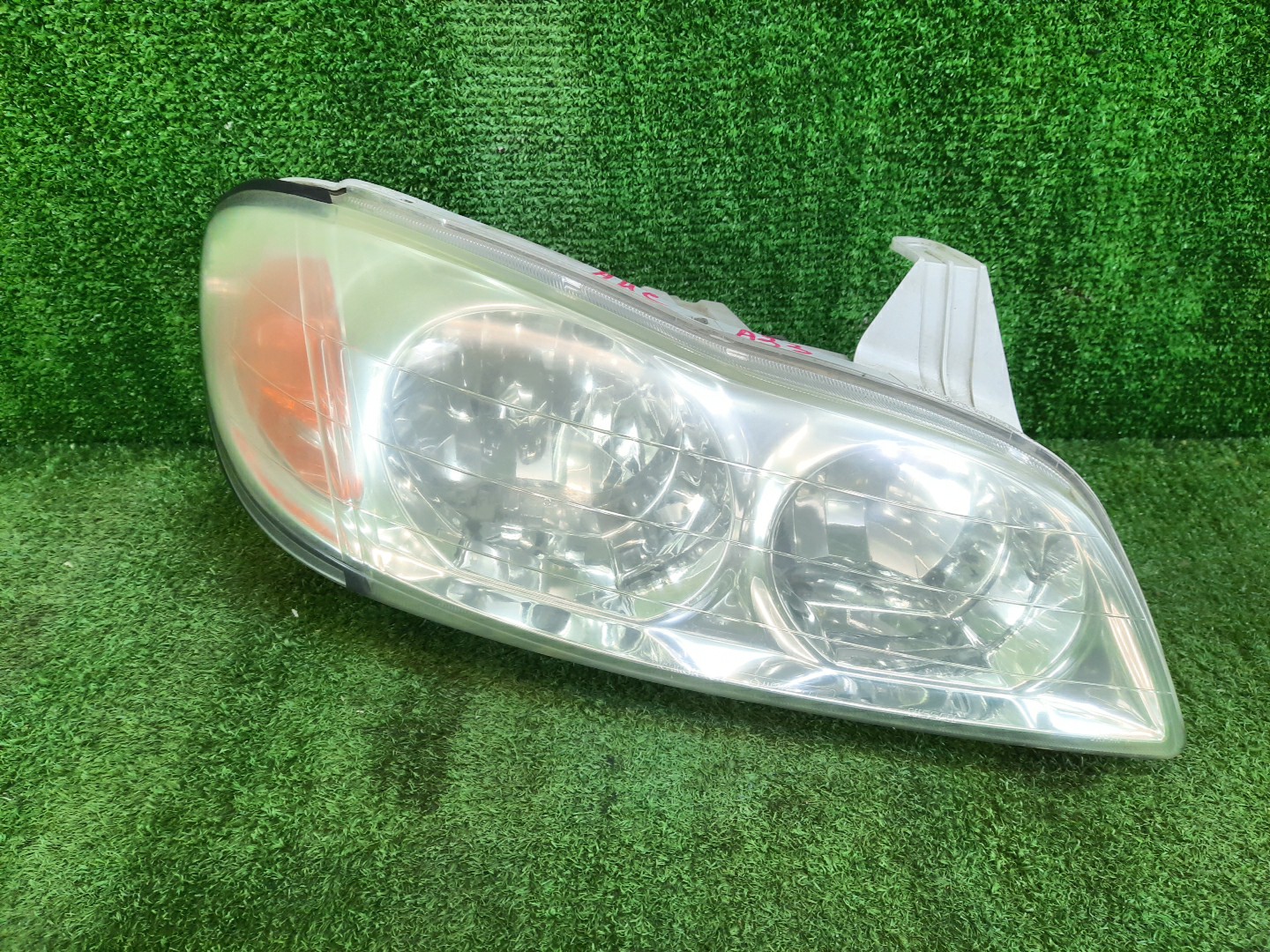 Фара правая передняя NISSAN CEFIRO A33 1 ракурс Фара правая передняя NISSAN CEFIRO A33 1 ракурс