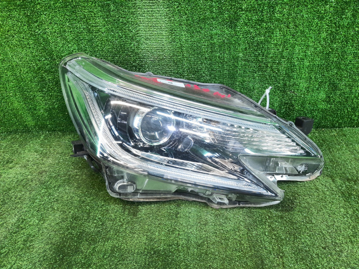 Фара правая передняя TOYOTA MARK X GRX130, GRX133, GRX135 1 ракурс Фара правая передняя TOYOTA MARK X GRX130, GRX133, GRX135 1 ракурс