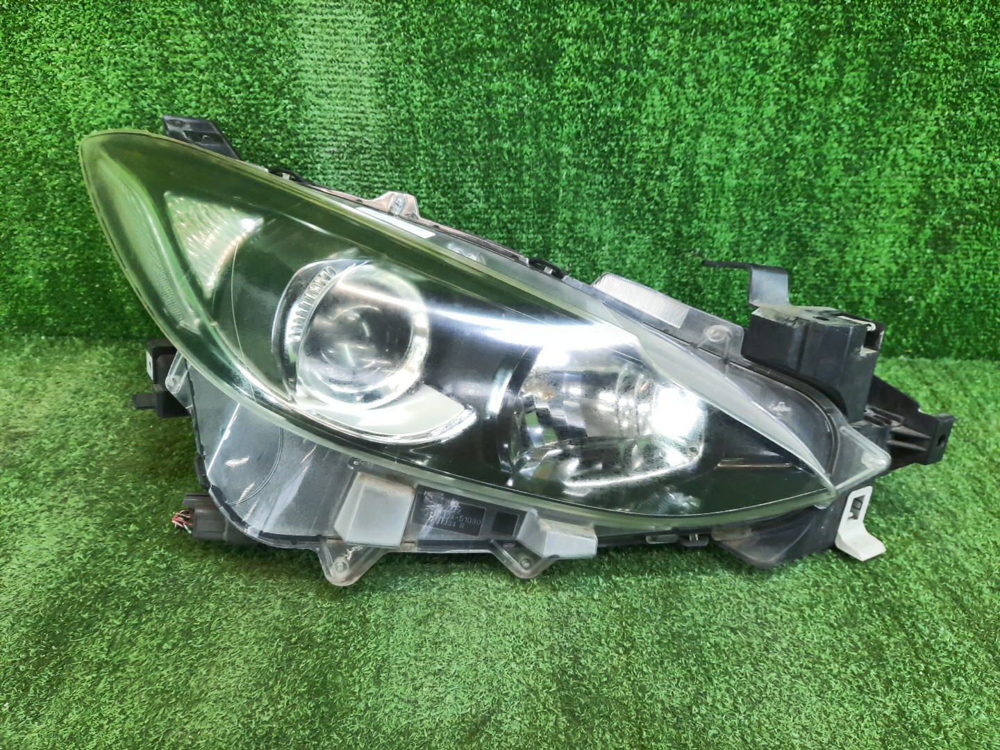 Фара правая передняя MAZDA AXELA, MAZDA 3, 3 BMLFS, BM6FJ, BM2AS, BM2FP, BM2AP, BM5FP, BM5FS, BM5AS, BM5AP, BM2FS, BYEFP, BMEFS, BM 1 ракурс Фара правая передняя MAZDA AXELA, MAZDA 3, 3 BMLFS, BM6FJ, BM2AS, BM2FP, BM2AP, BM5FP, BM5FS, BM5AS, BM5AP, BM2FS, BYEFP, BMEFS, BM 1 ракурс