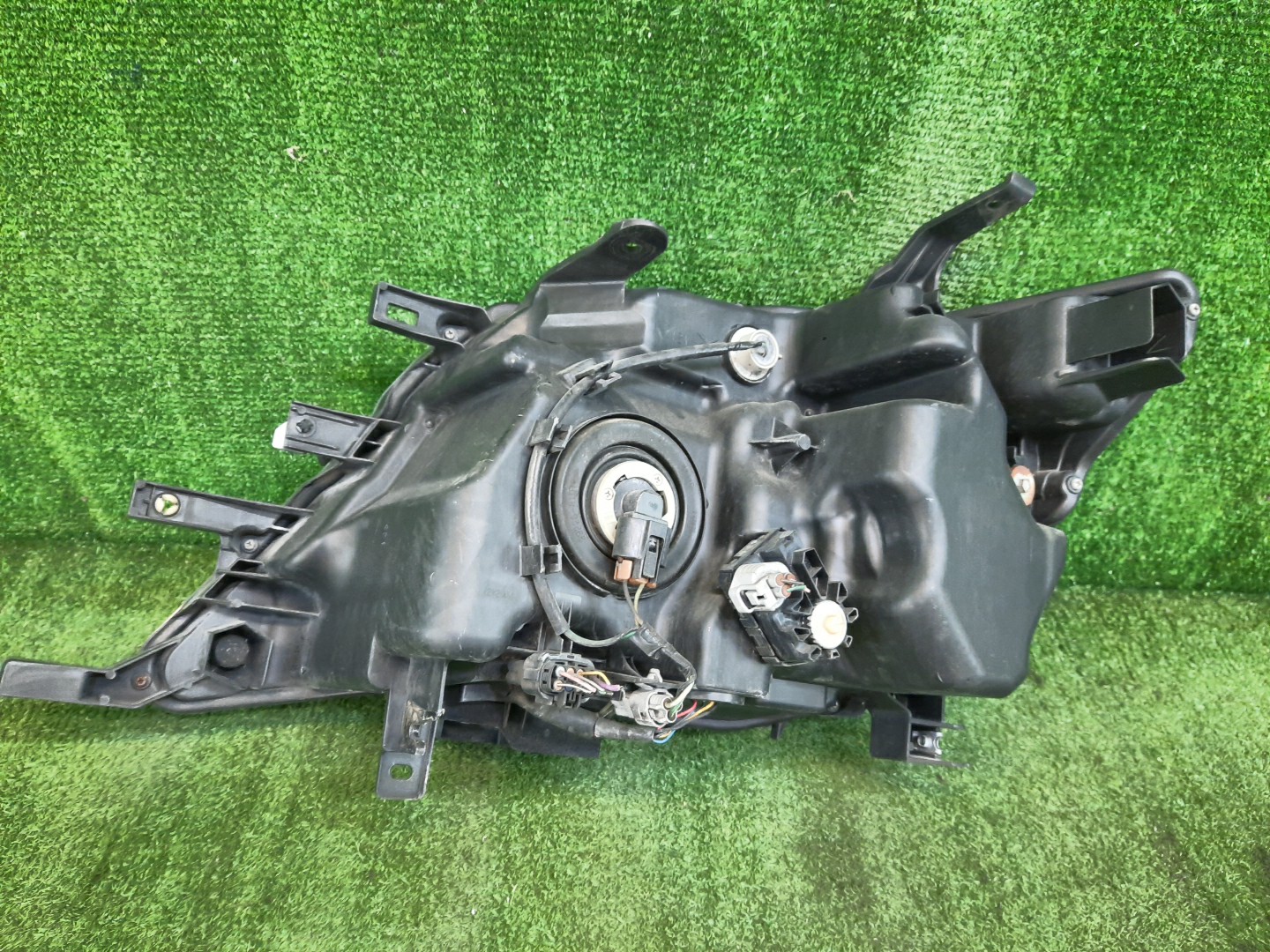Фара правая передняя NISSAN SERENA C26 2 ракурс