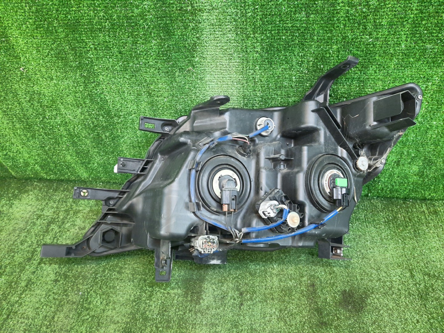 Фара правая передняя NISSAN SERENA C26 2 ракурс