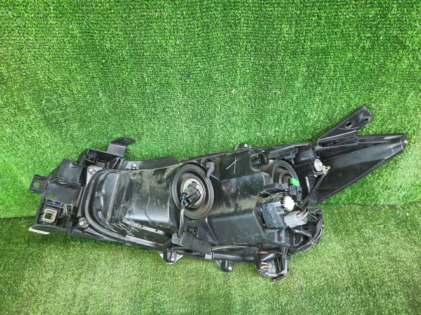 Фара правая передняя MAZDA AXELA, MAZDA 3, 3 BMLFS, BM6FJ, BM2AS, BM2FP, BM2AP, BM5FP, BM5FS, BM5AS, BM5AP, BM2FS, BYEFP, BMEFS, BM 2 ракурс Фара правая передняя MAZDA AXELA, MAZDA 3, 3 BMLFS, BM6FJ, BM2AS, BM2FP, BM2AP, BM5FP, BM5FS, BM5AS, BM5AP, BM2FS, BYEFP, BMEFS, BM 2 ракурс