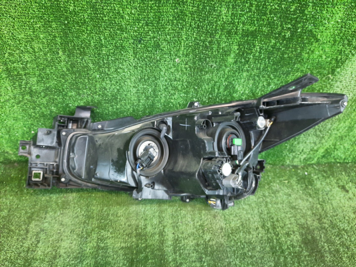 Фара правая передняя MAZDA AXELA, MAZDA 3, 3 BMLFS, BM6FJ, BM2AS, BM2FP, BM2AP, BM5FP, BM5FS, BM5AS, BM5AP, BM2FS, BYEFP, BMEFS, BM 2 ракурс Фара правая передняя MAZDA AXELA, MAZDA 3, 3 BMLFS, BM6FJ, BM2AS, BM2FP, BM2AP, BM5FP, BM5FS, BM5AS, BM5AP, BM2FS, BYEFP, BMEFS, BM 2 ракурс