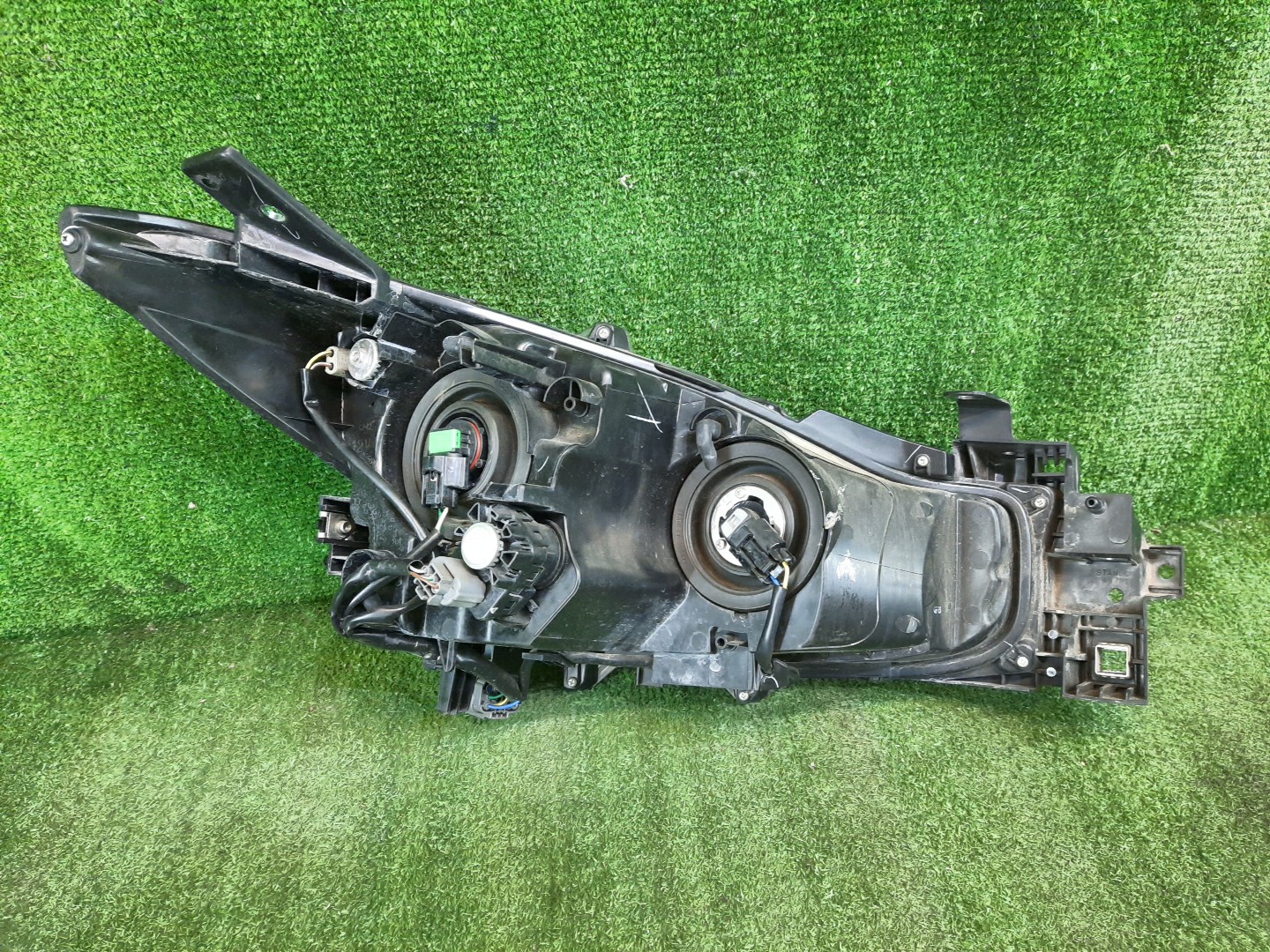 Фара левая передняя MAZDA AXELA, MAZDA 3, 3 BMLFS, BM6FJ, BM2AS, BM2FP, BM2AP, BM5FP, BM5FS, BM5AS, BM5AP, BM2FS, BYEFP, BMEFS, BM 3 ракурс Фара левая передняя MAZDA AXELA, MAZDA 3, 3 BMLFS, BM6FJ, BM2AS, BM2FP, BM2AP, BM5FP, BM5FS, BM5AS, BM5AP, BM2FS, BYEFP, BMEFS, BM 3 ракурс