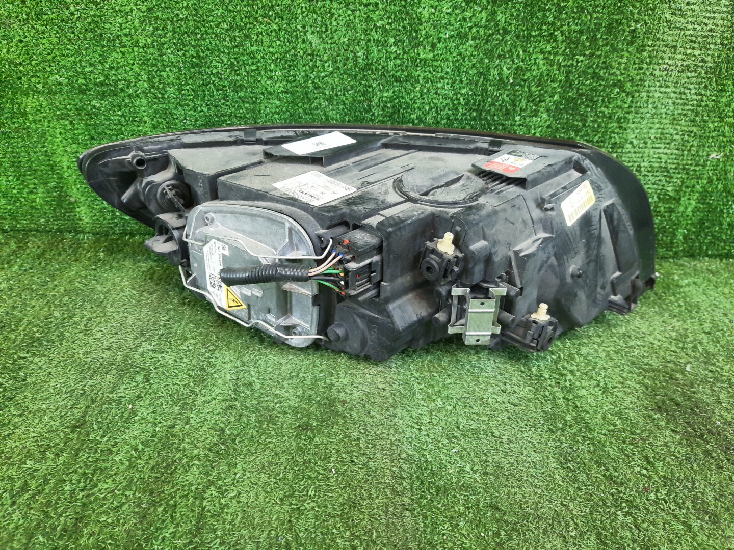 Фара левая передняя VOLVO S40, V50 MS20, MS21, MS76, MS77, MS84, MS50, MS58, MH67, MS68, MH68, MS, MS75, MS43, MS38, MS66, MW20, MW67, MW75, MW76, MW77, MW84, MJ68, MJ67, MW50, MW68, MW21, MW, MW38, MW43, MW66 2 ракурс Фара левая передняя VOLVO S40, V50 MS20, MS21, MS76, MS77, MS84, MS50, MS58, MH67, MS68, MH68, MS, MS75, MS43, MS38, MS66, MW20, MW67, MW75, MW76, MW77, MW84, MJ68, MJ67, MW50, MW68, MW21, MW, MW38, MW43, MW66 2 ракурс