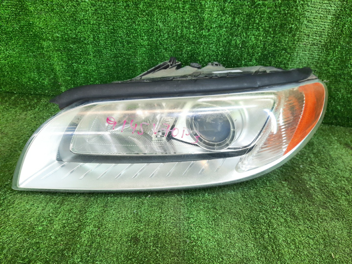 Фара левая передняя  VOLVO XC70, V70, S80 BZ52, BZ88, BZ80, BZ69, BZ87, BZ70, BZ82, BZ83, BZ90, BZ95, BZ, BZ81, BZ73, BW60, BW47, BW40, BW90, BW69, BW71, BW98, BW56, BW48, AS60, AS98, AS90, AS95, AS40, AS70, AS 1 ракурс