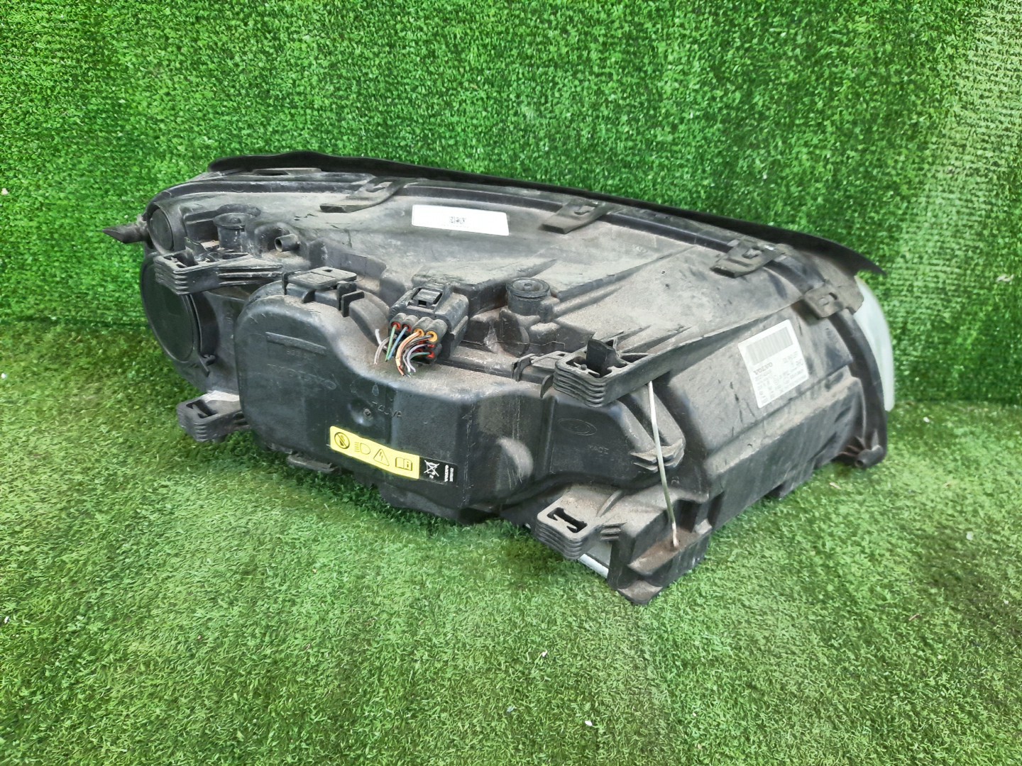 Фара левая передняя VOLVO XC70, V70, S80 BZ52, BZ88, BZ80, BZ69, BZ87, BZ70, BZ82, BZ83, BZ90, BZ95, BZ, BZ81, BZ73, BW60, BW47, BW40, BW90, BW69, BW71, BW98, BW56, BW48, AS60, AS98, AS90, AS95, AS40, AS70, AS 2 ракурс