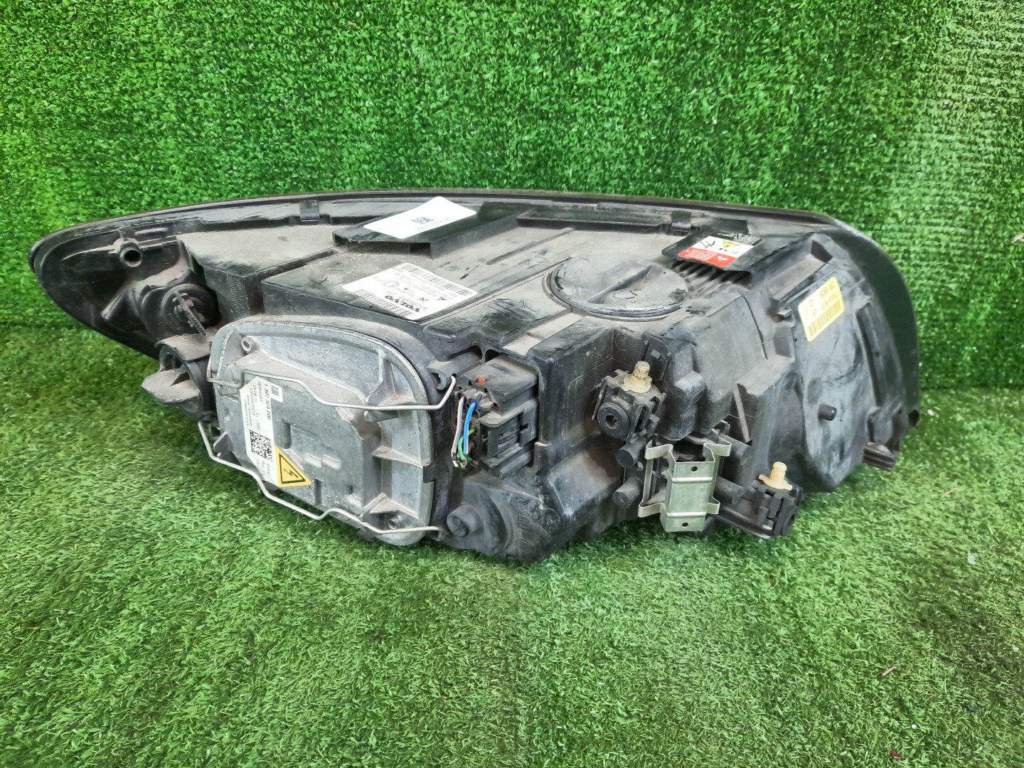 Фара левая передняя VOLVO S40, V50 MS20, MS21, MS76, MS77, MS84, MS50, MS58, MH67, MS68, MH68, MS, MS75, MS43, MS38, MS66, MW20, MW67, MW75, MW76, MW77, MW84, MJ68, MJ67, MW50, MW68, MW21, MW, MW38, MW43, MW66 2 ракурс Фара левая передняя VOLVO S40, V50 MS20, MS21, MS76, MS77, MS84, MS50, MS58, MH67, MS68, MH68, MS, MS75, MS43, MS38, MS66, MW20, MW67, MW75, MW76, MW77, MW84, MJ68, MJ67, MW50, MW68, MW21, MW, MW38, MW43, MW66 2 ракурс
